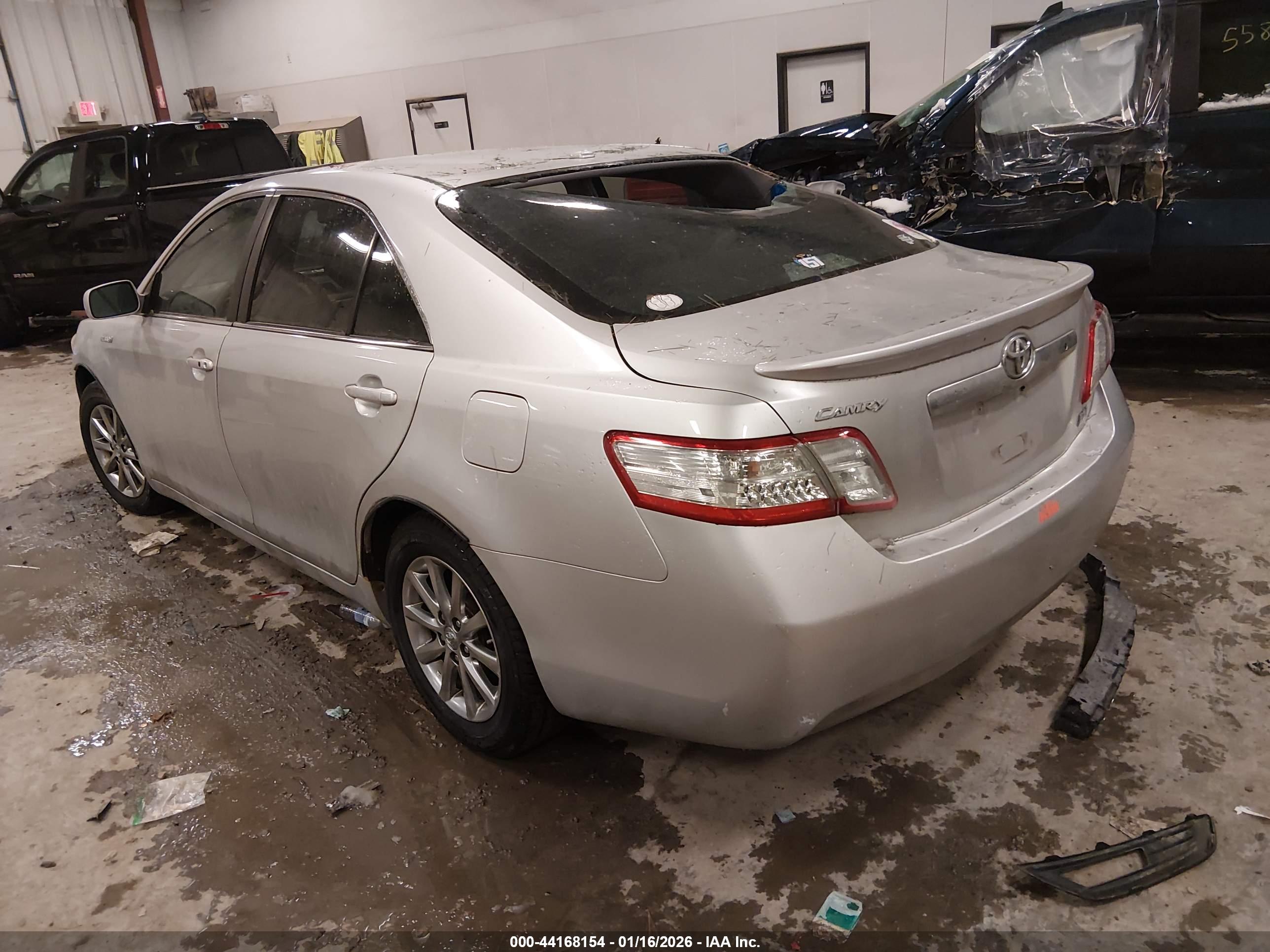 TOYOTA CAMRY image 3