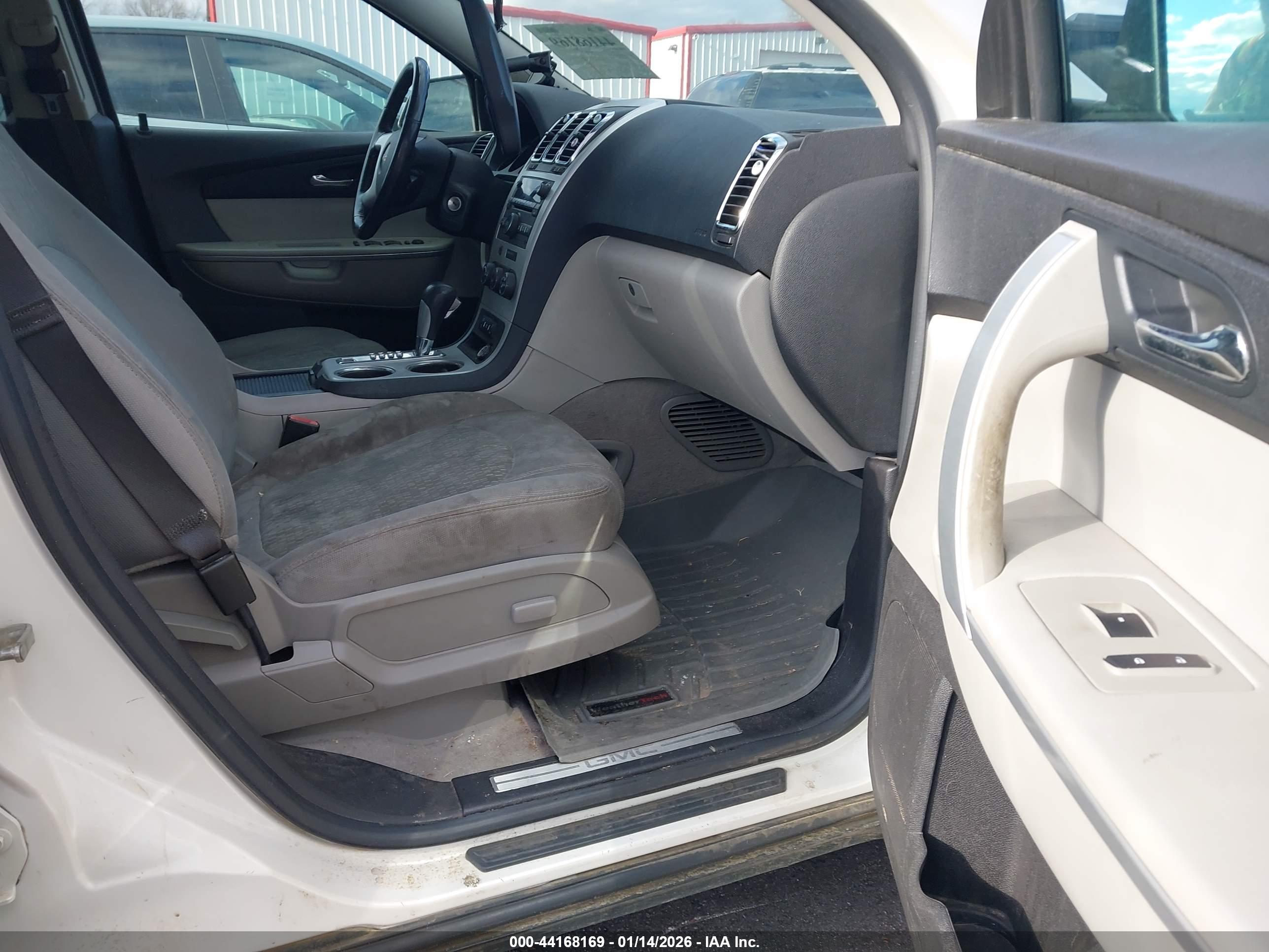 GMC ACADIA image 5