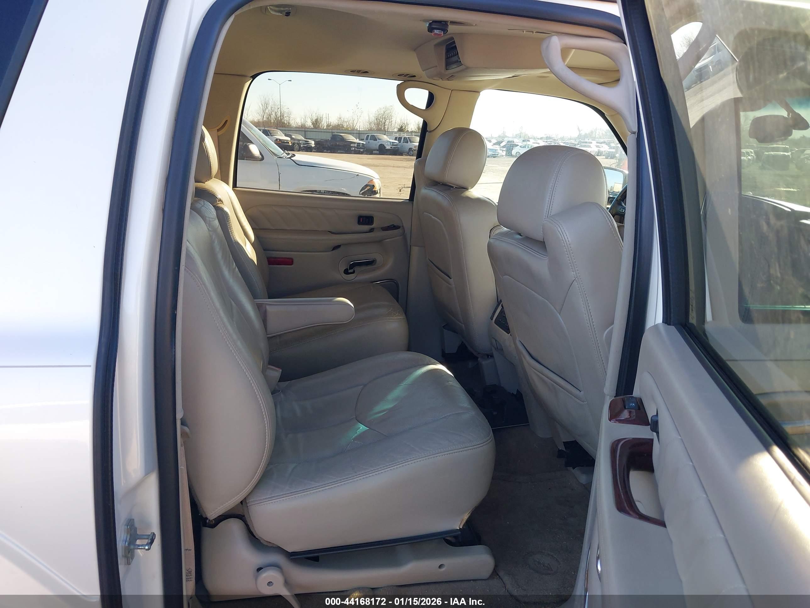 CADILLAC ESCALADE image 8