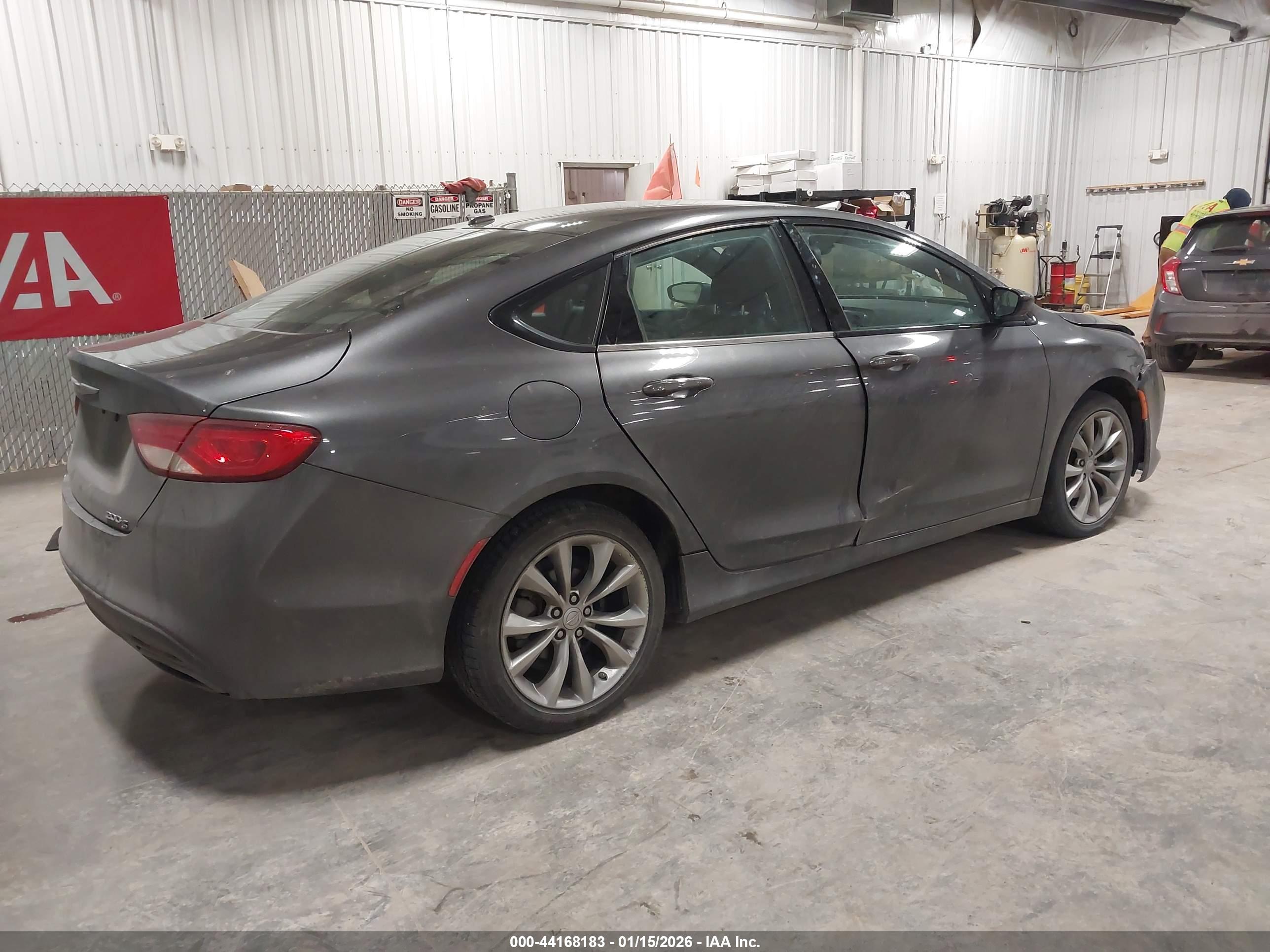 CHRYSLER 200 image 4