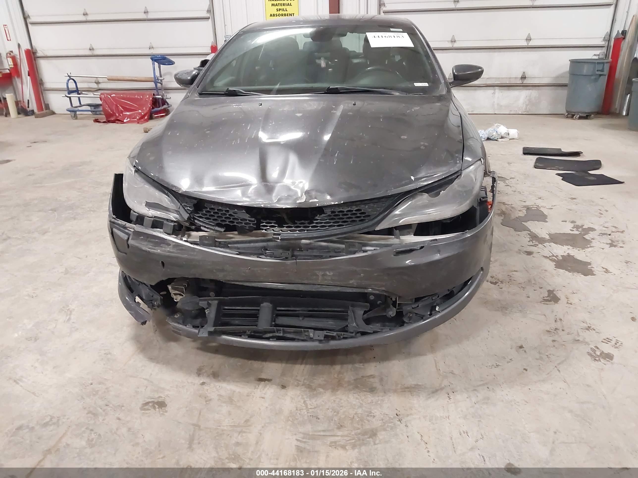 CHRYSLER 200 image 6