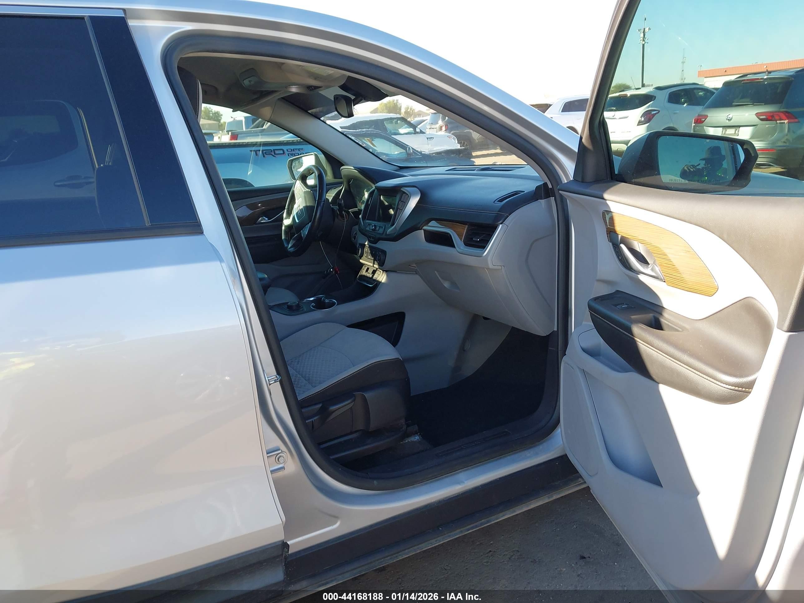 GMC TERRAIN image 5