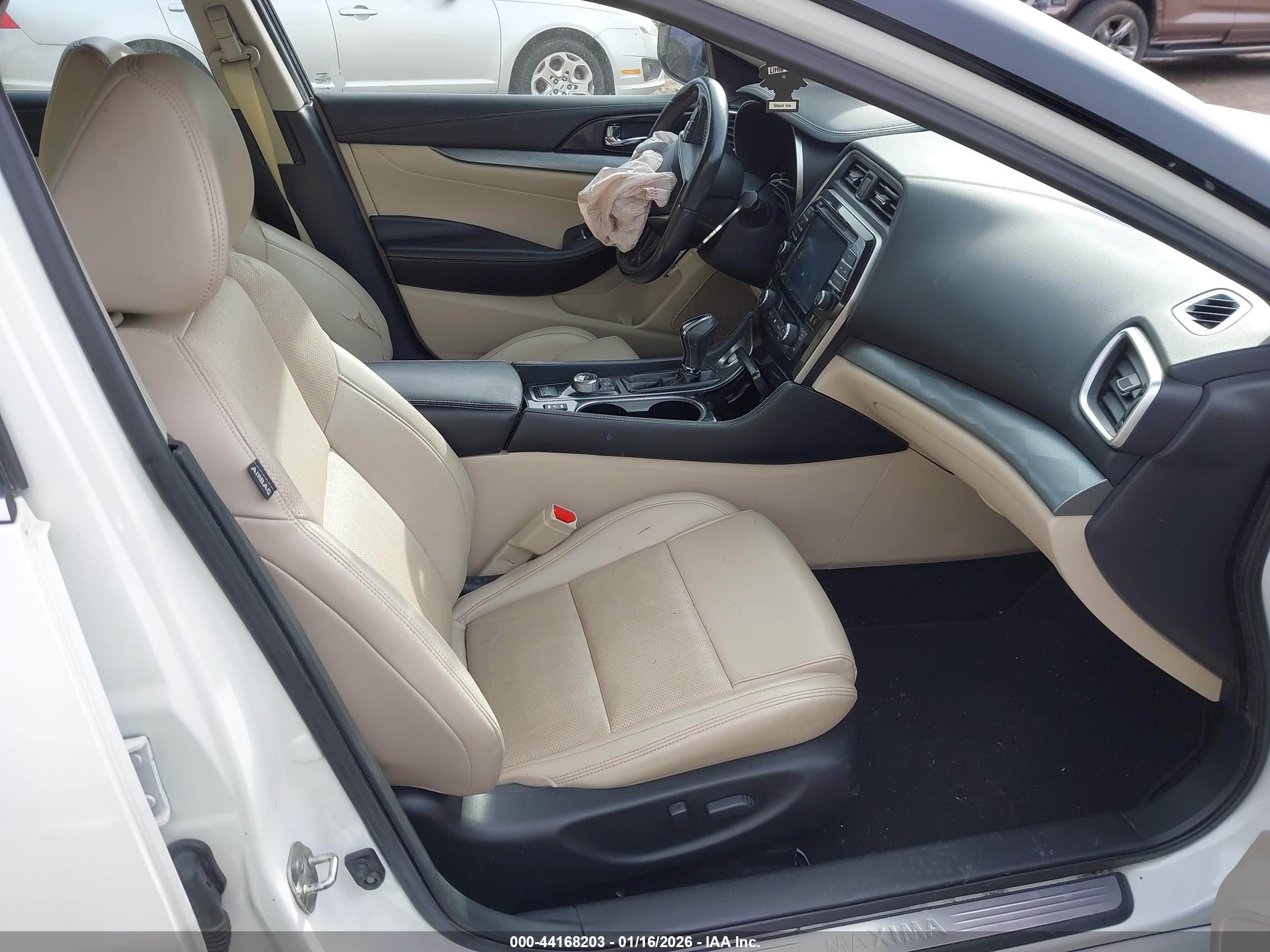 NISSAN MAXIMA image 5