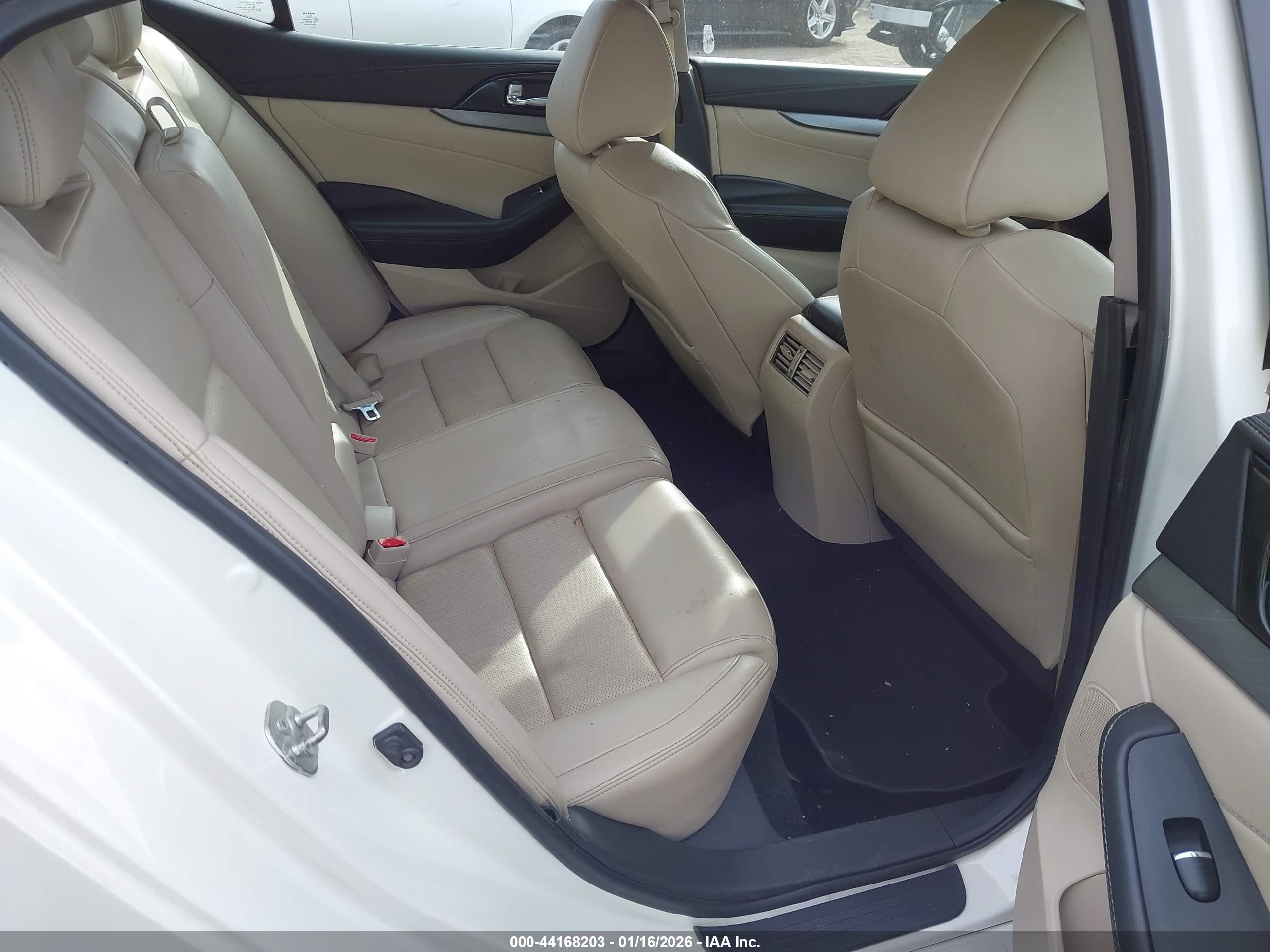 NISSAN MAXIMA image 8