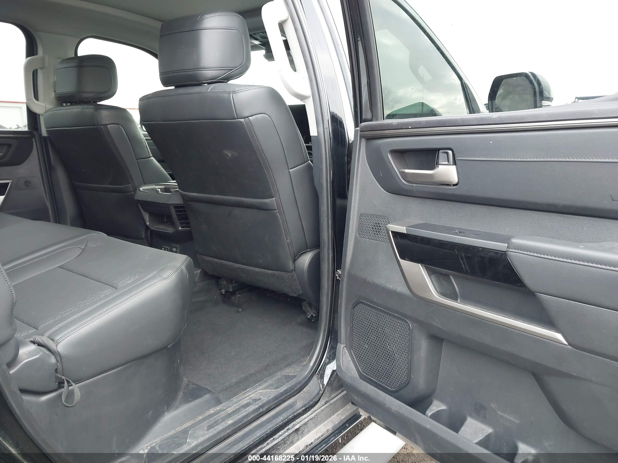 TOYOTA TUNDRA image 8