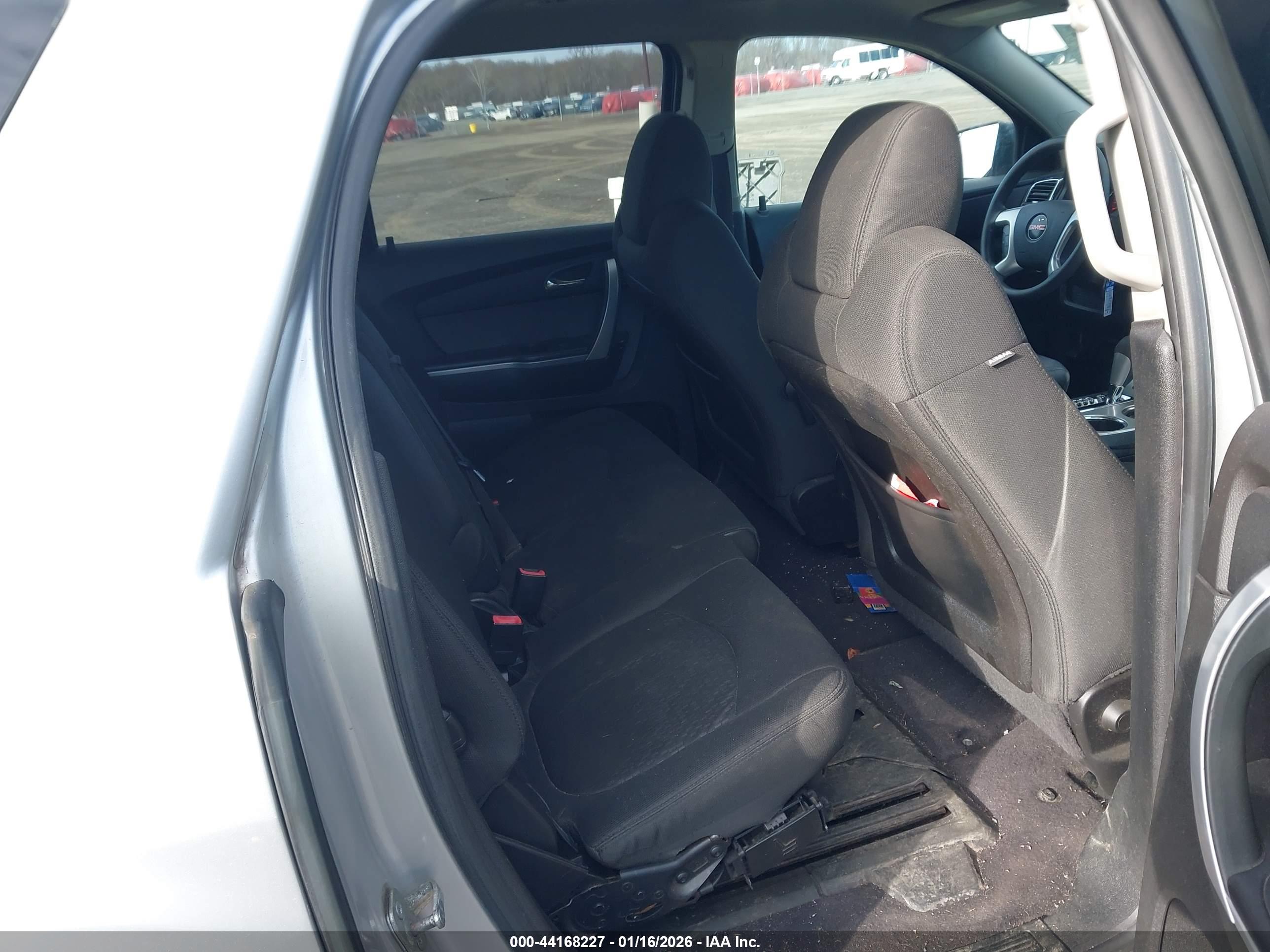 GMC ACADIA image 8