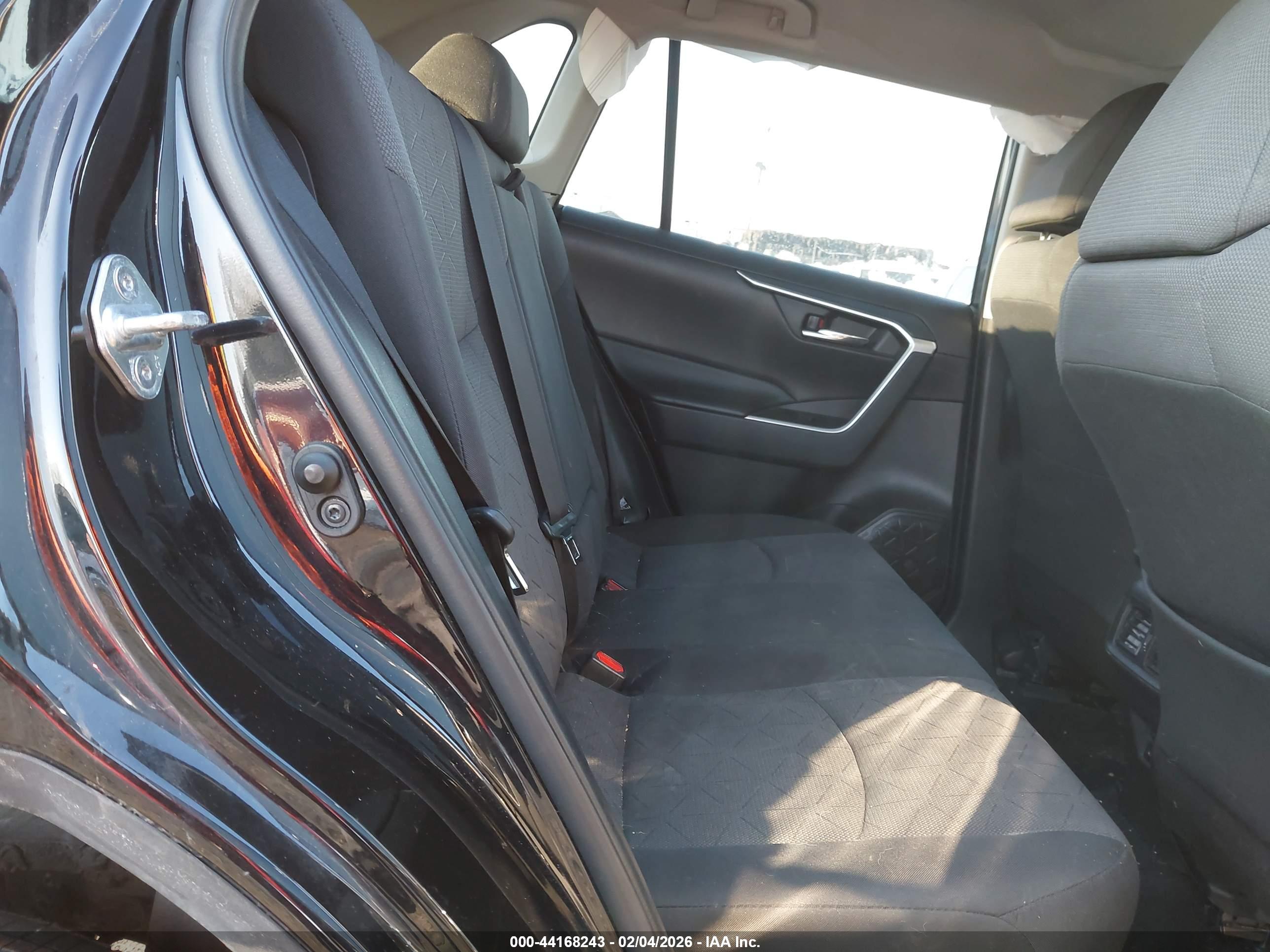 TOYOTA RAV4 image 8