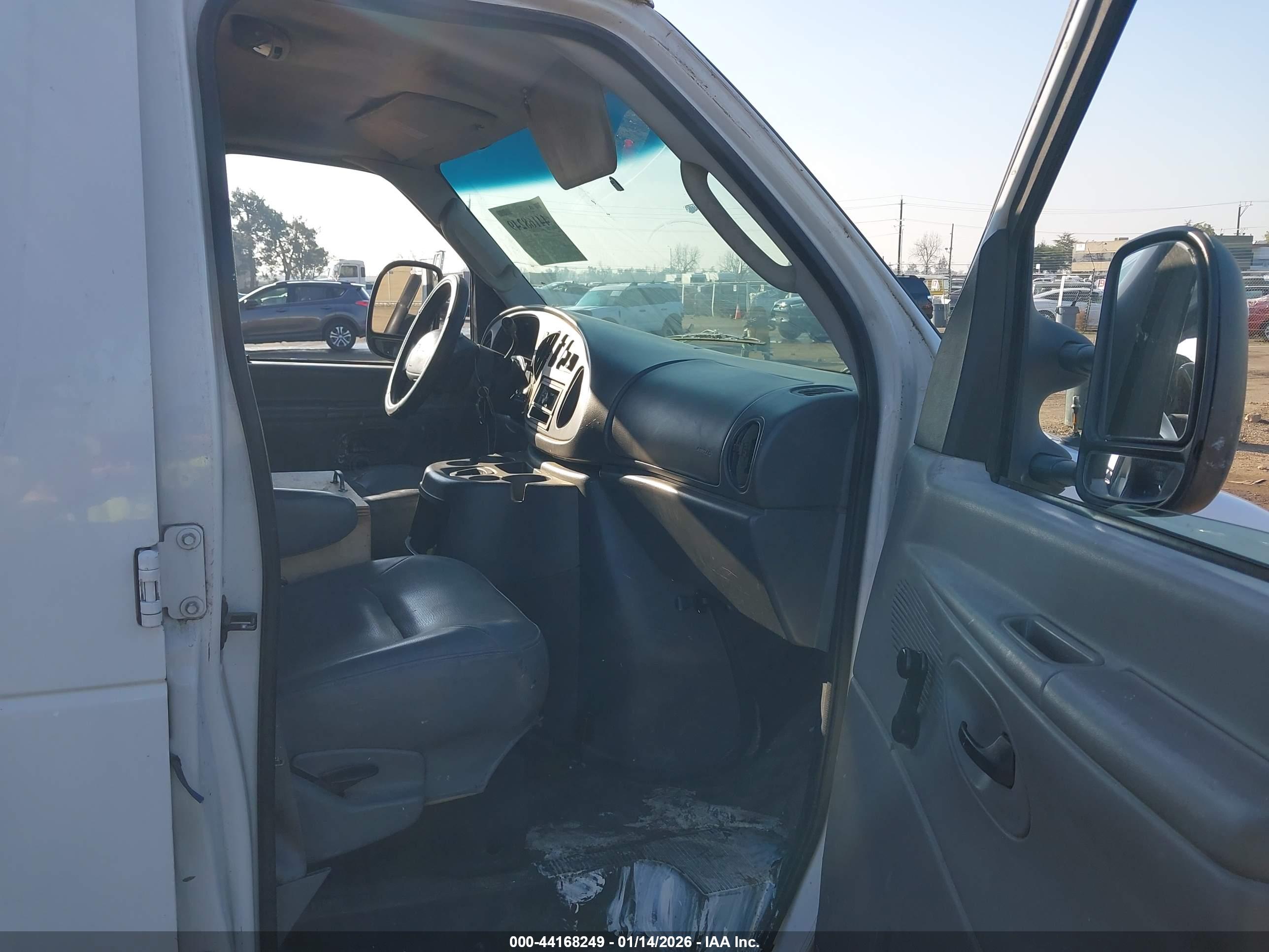 FORD E-250 image 5