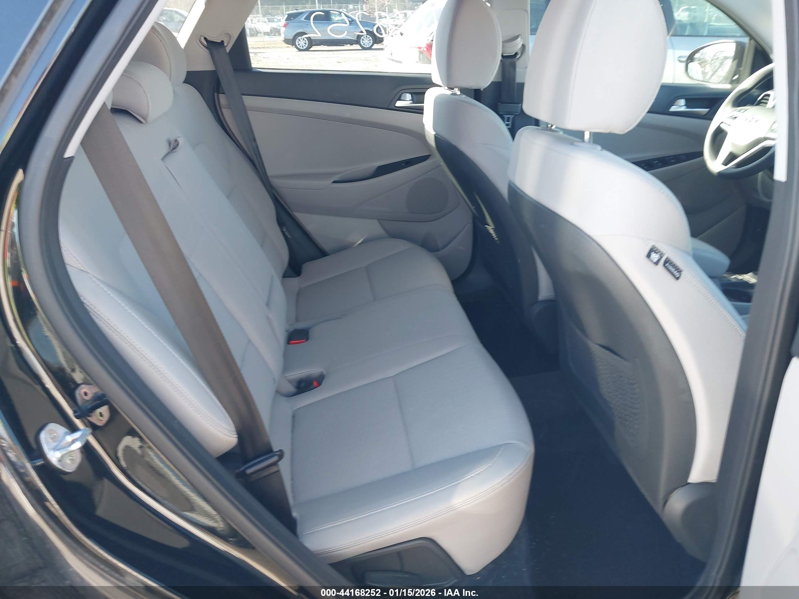 HYUNDAI TUCSON image 8