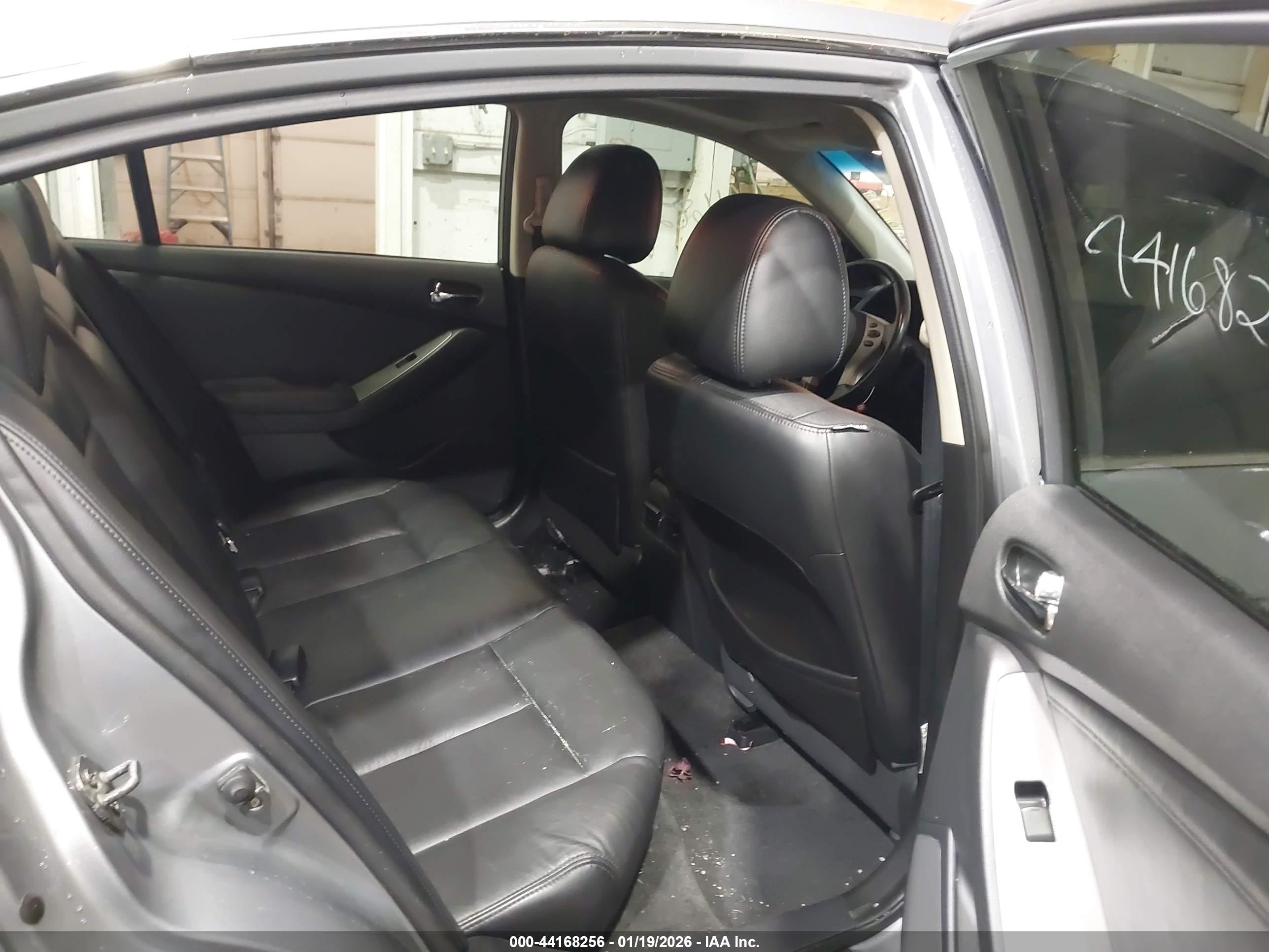 NISSAN ALTIMA image 8