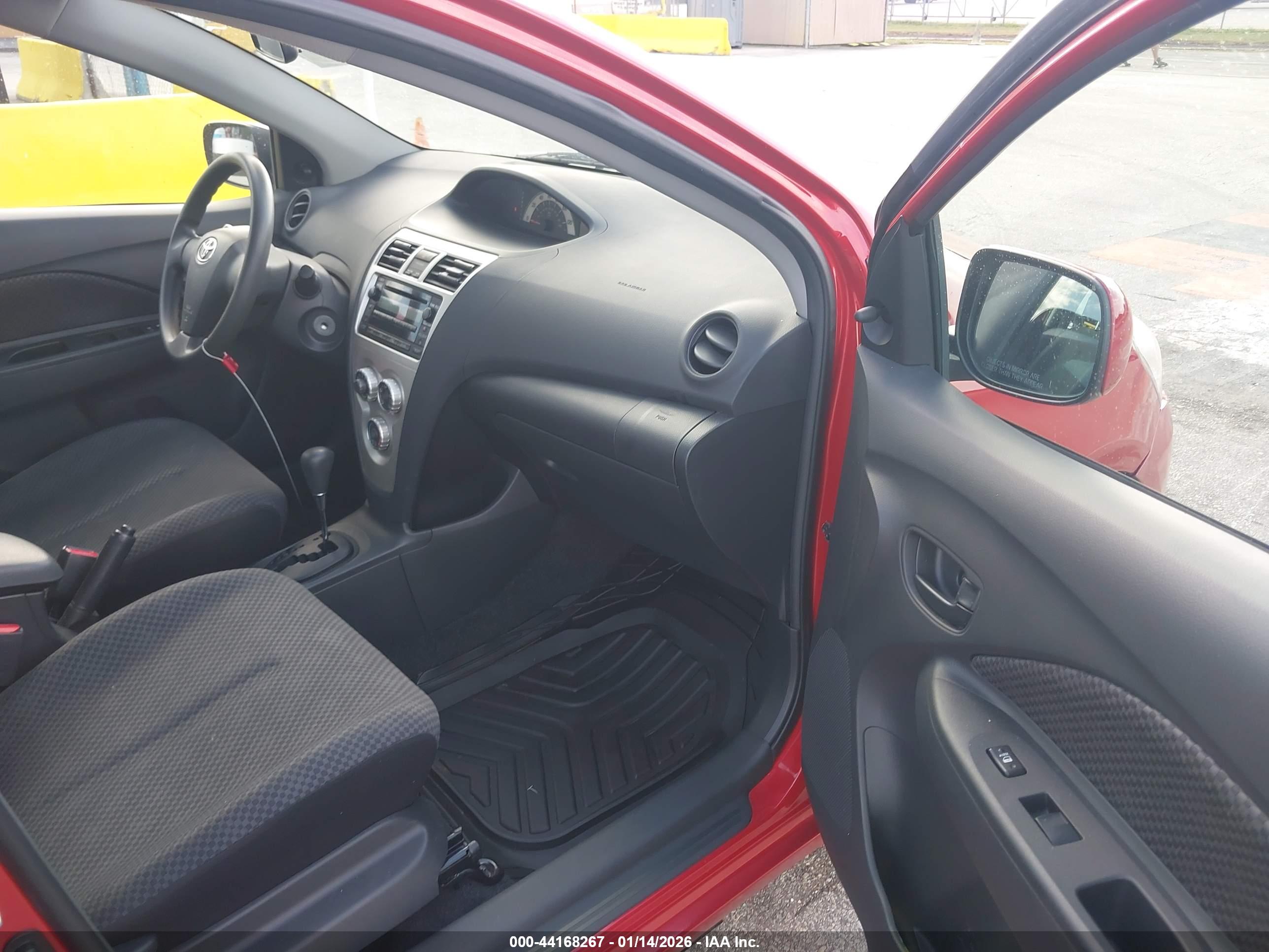 TOYOTA YARIS image 5