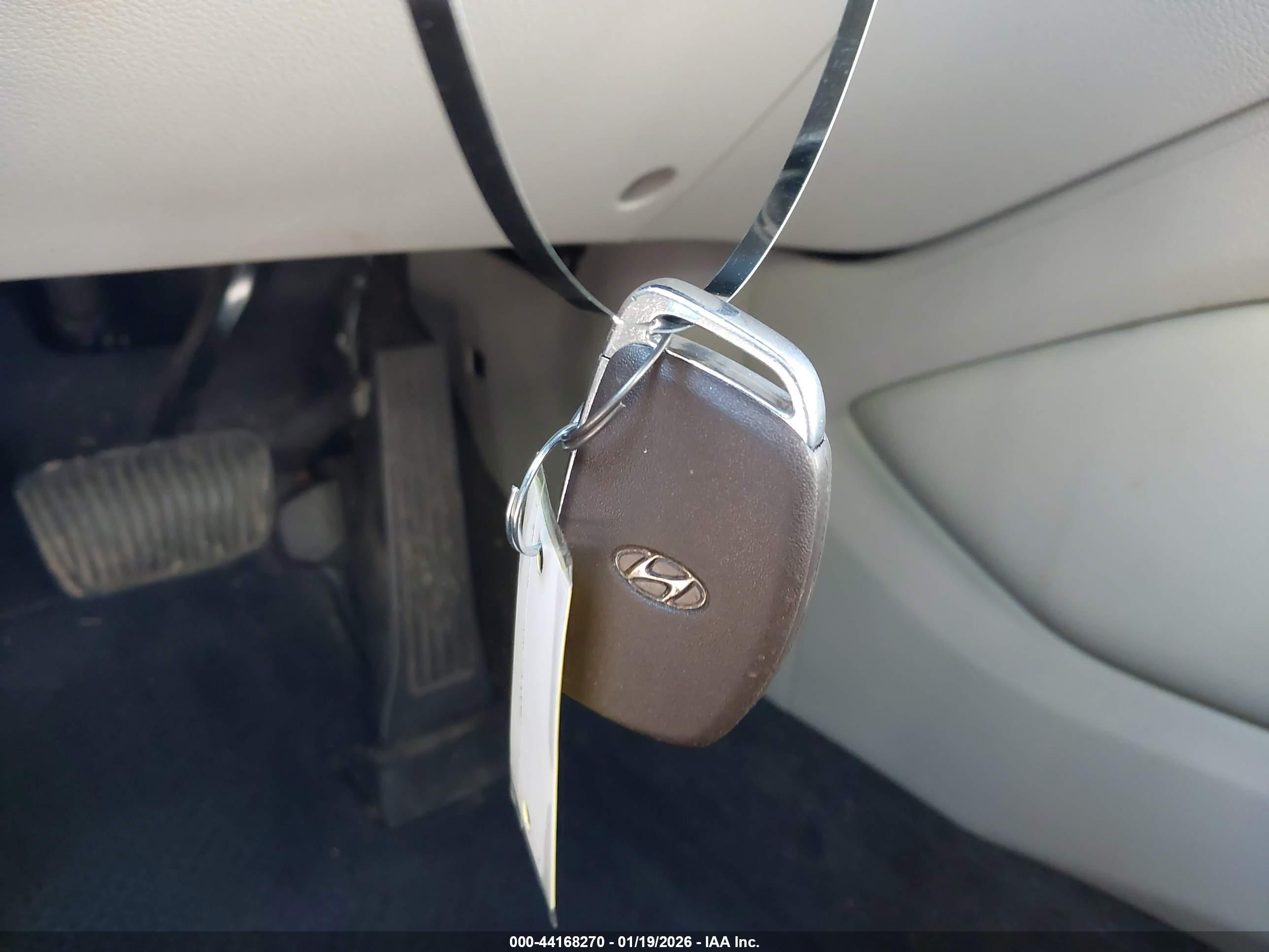 HYUNDAI TUCSON image 11