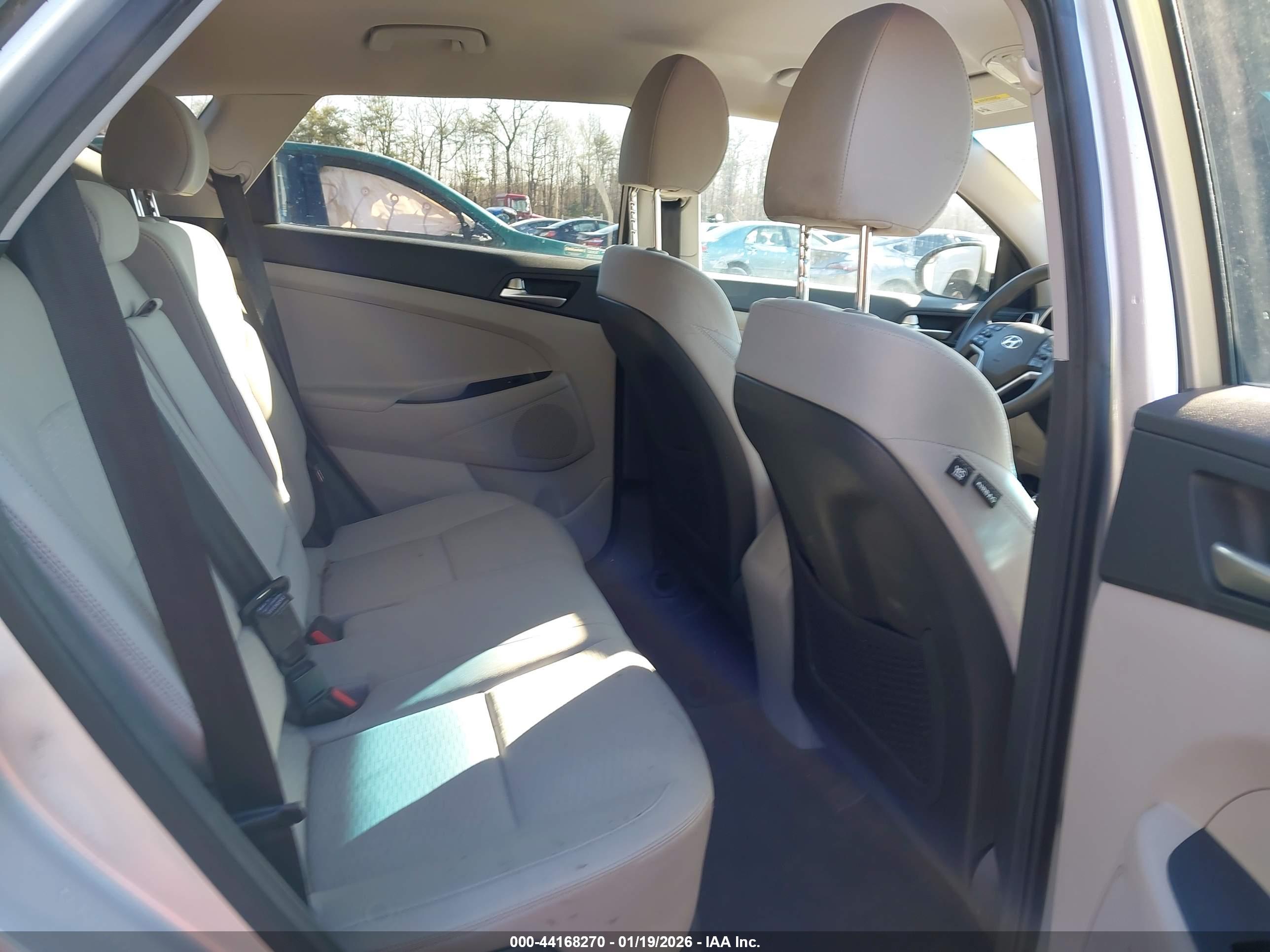 HYUNDAI TUCSON image 8