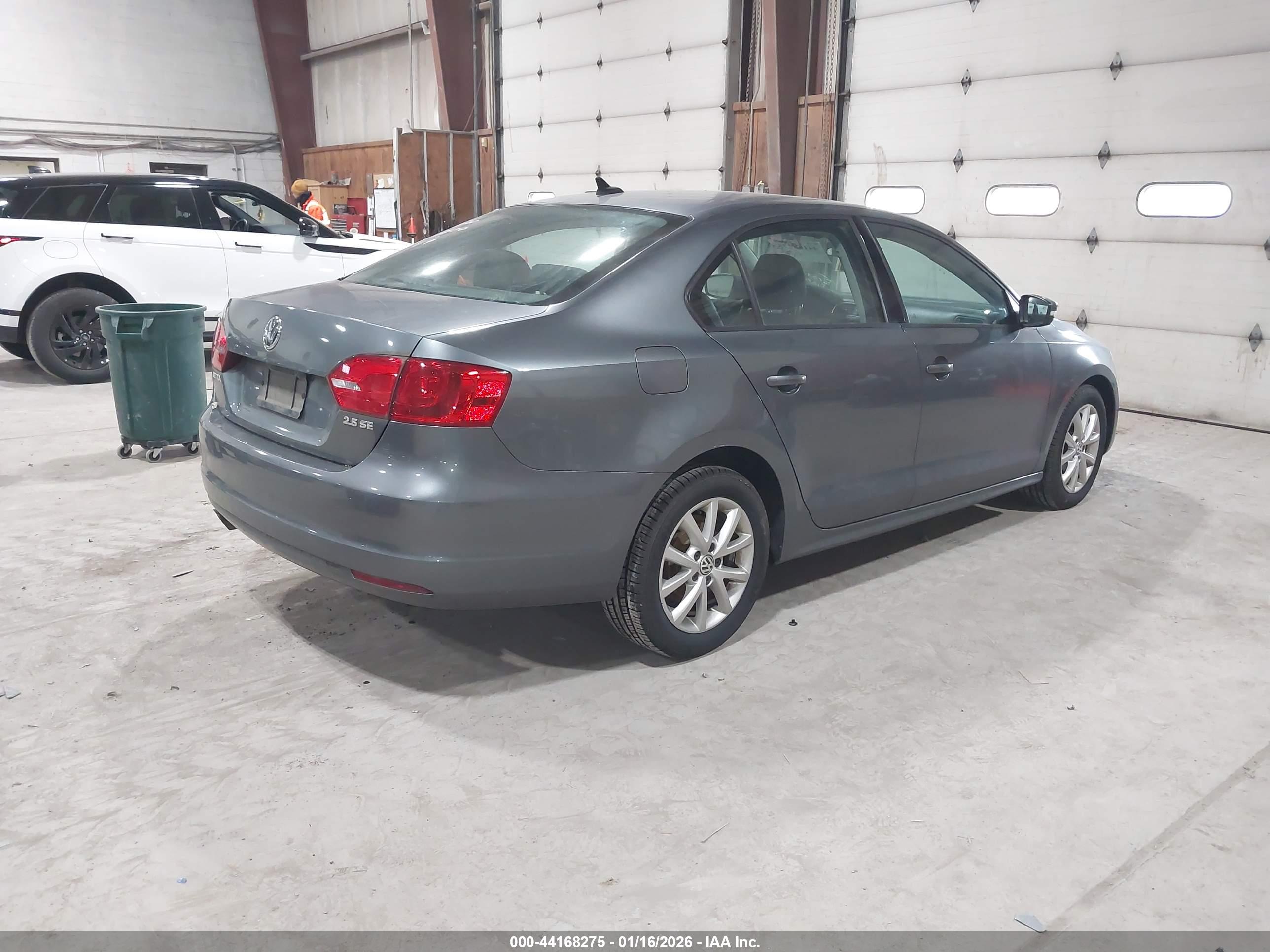 VOLKSWAGEN JETTA image 4