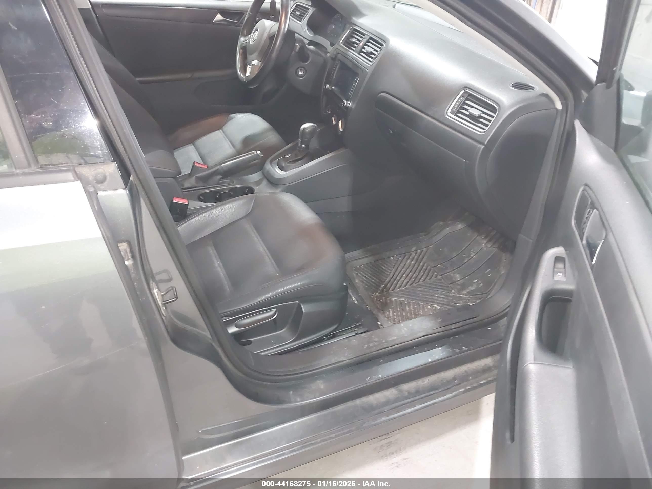 VOLKSWAGEN JETTA image 5