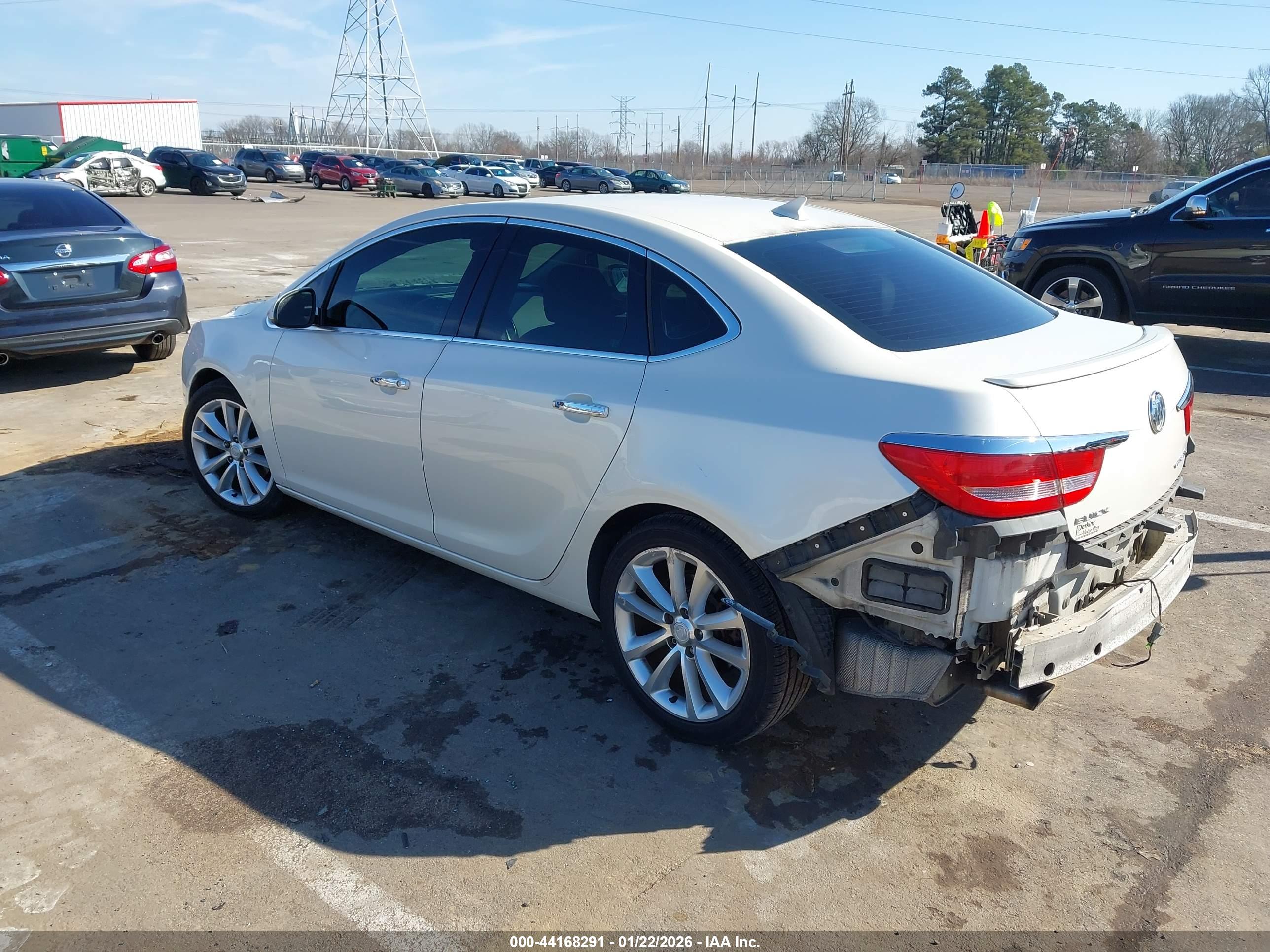 BUICK VERANO image 3