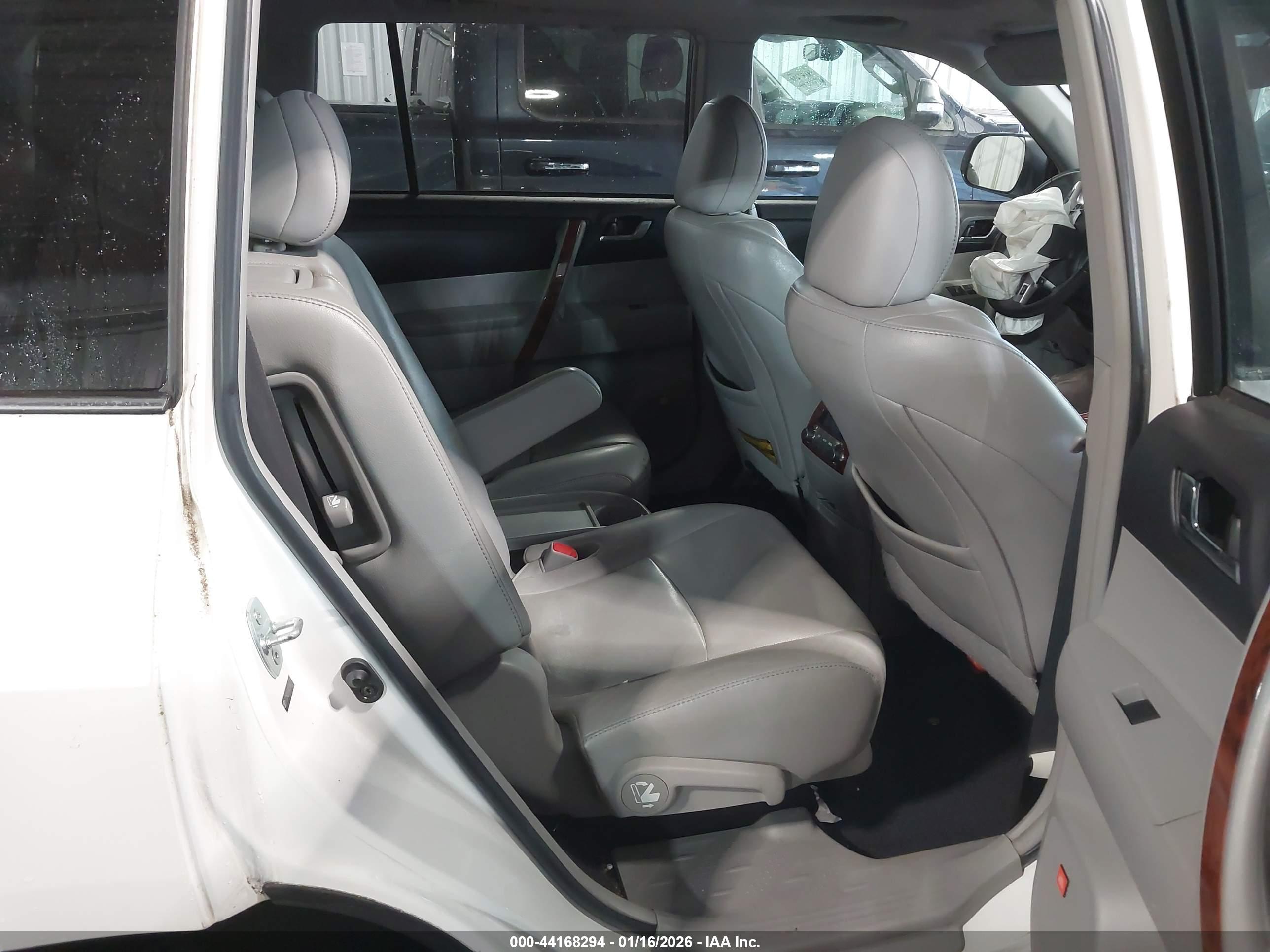 TOYOTA HIGHLANDER image 8