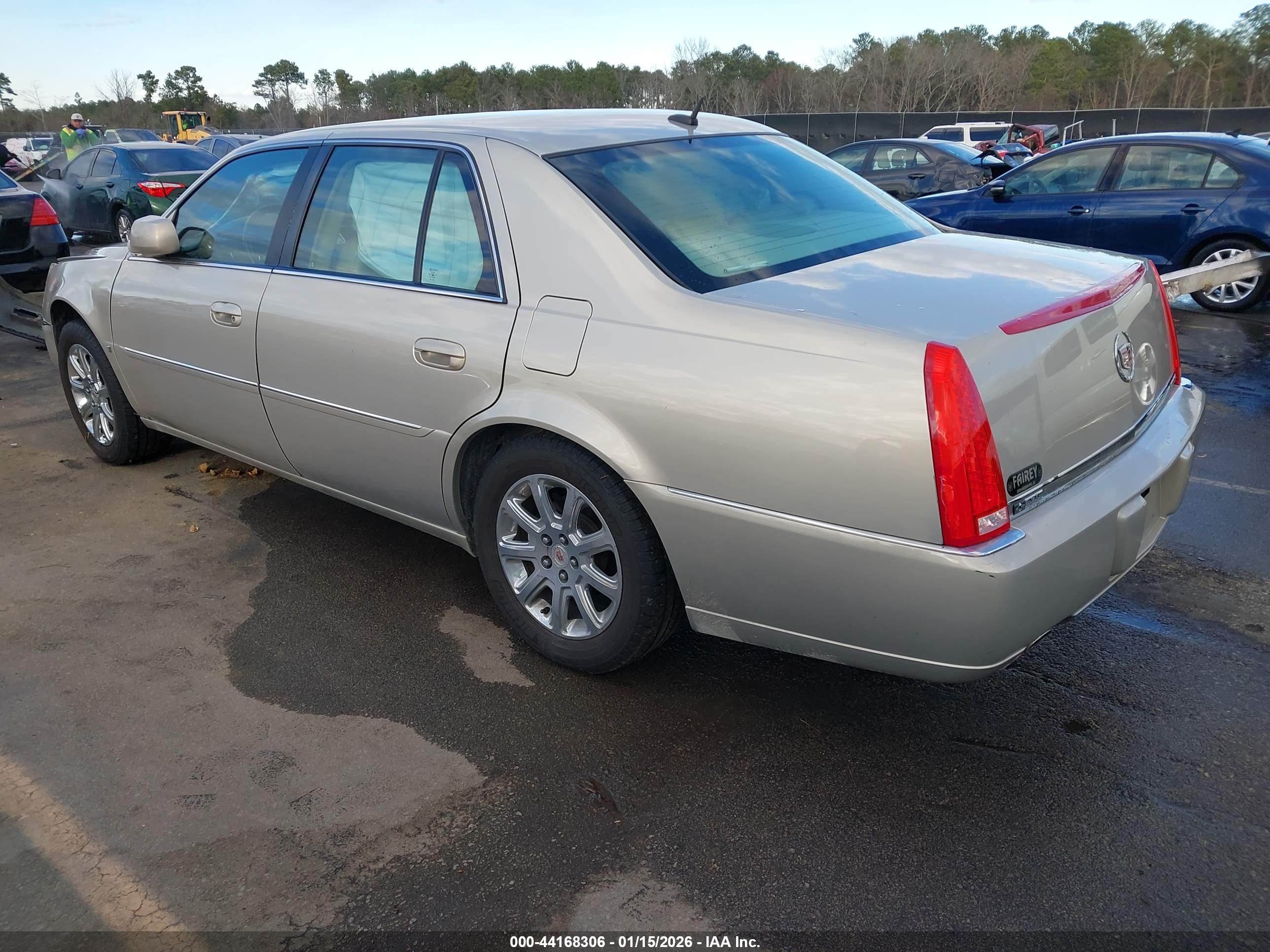 CADILLAC DTS image 3