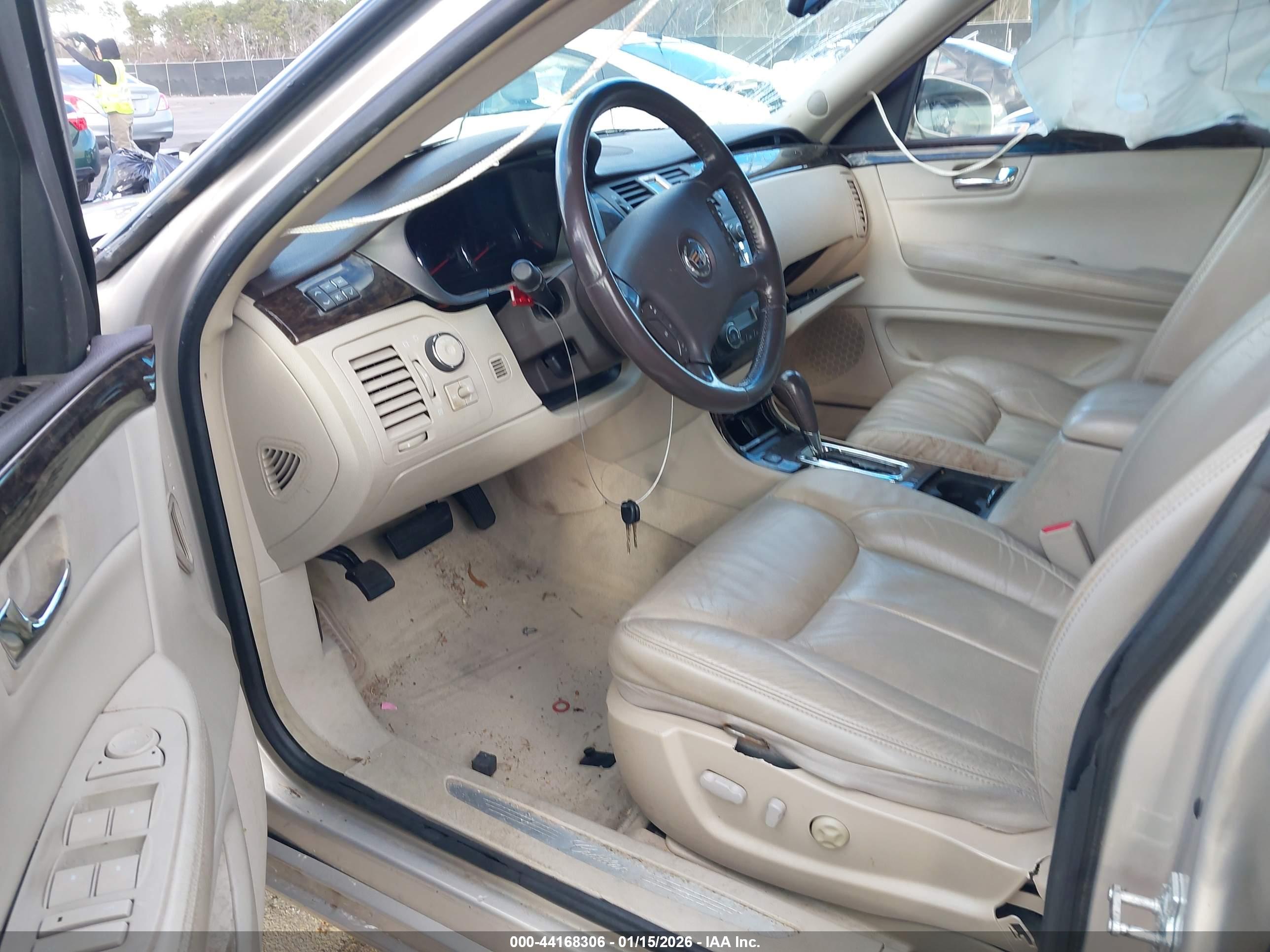 CADILLAC DTS image 5