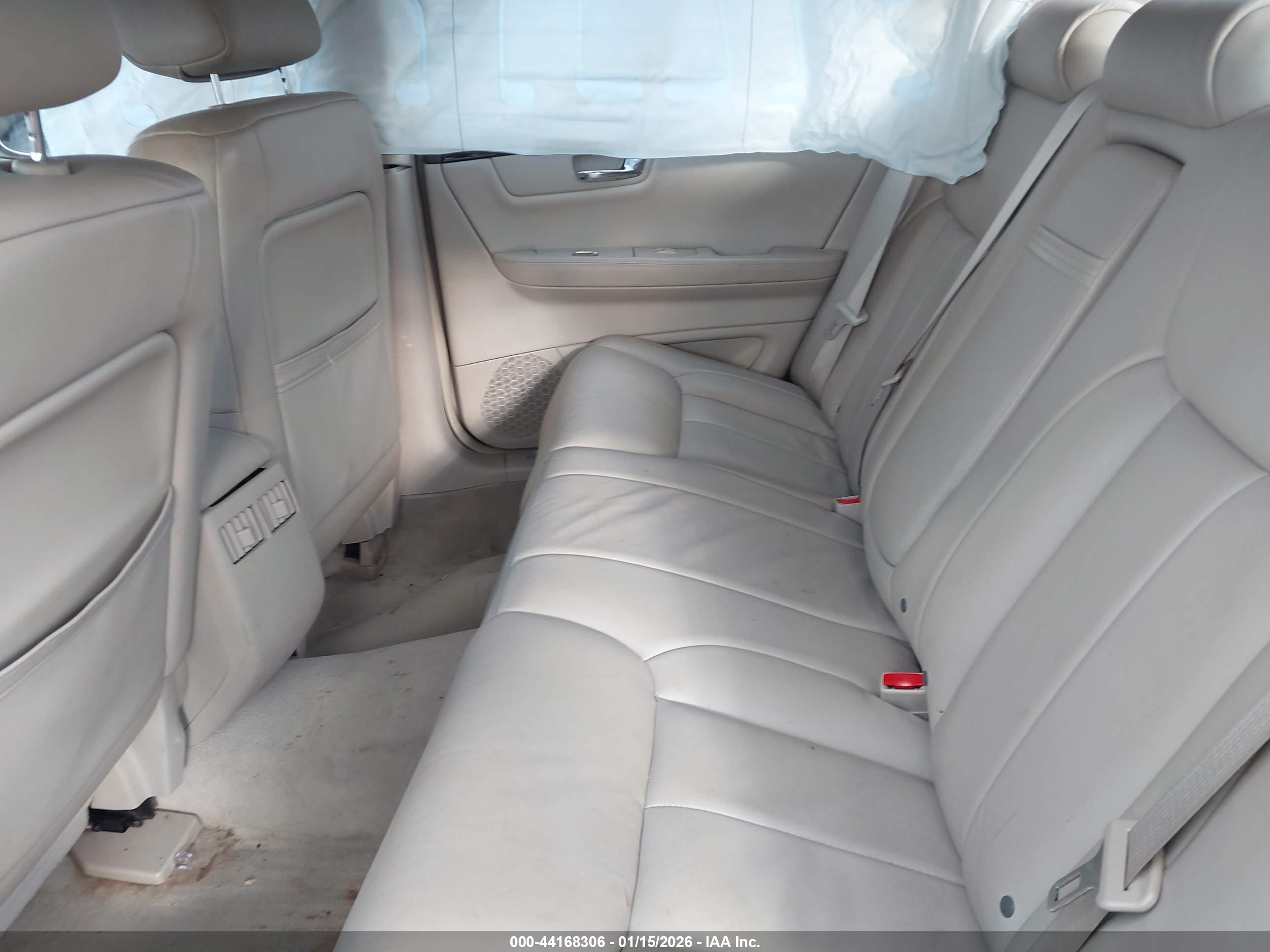 CADILLAC DTS image 8