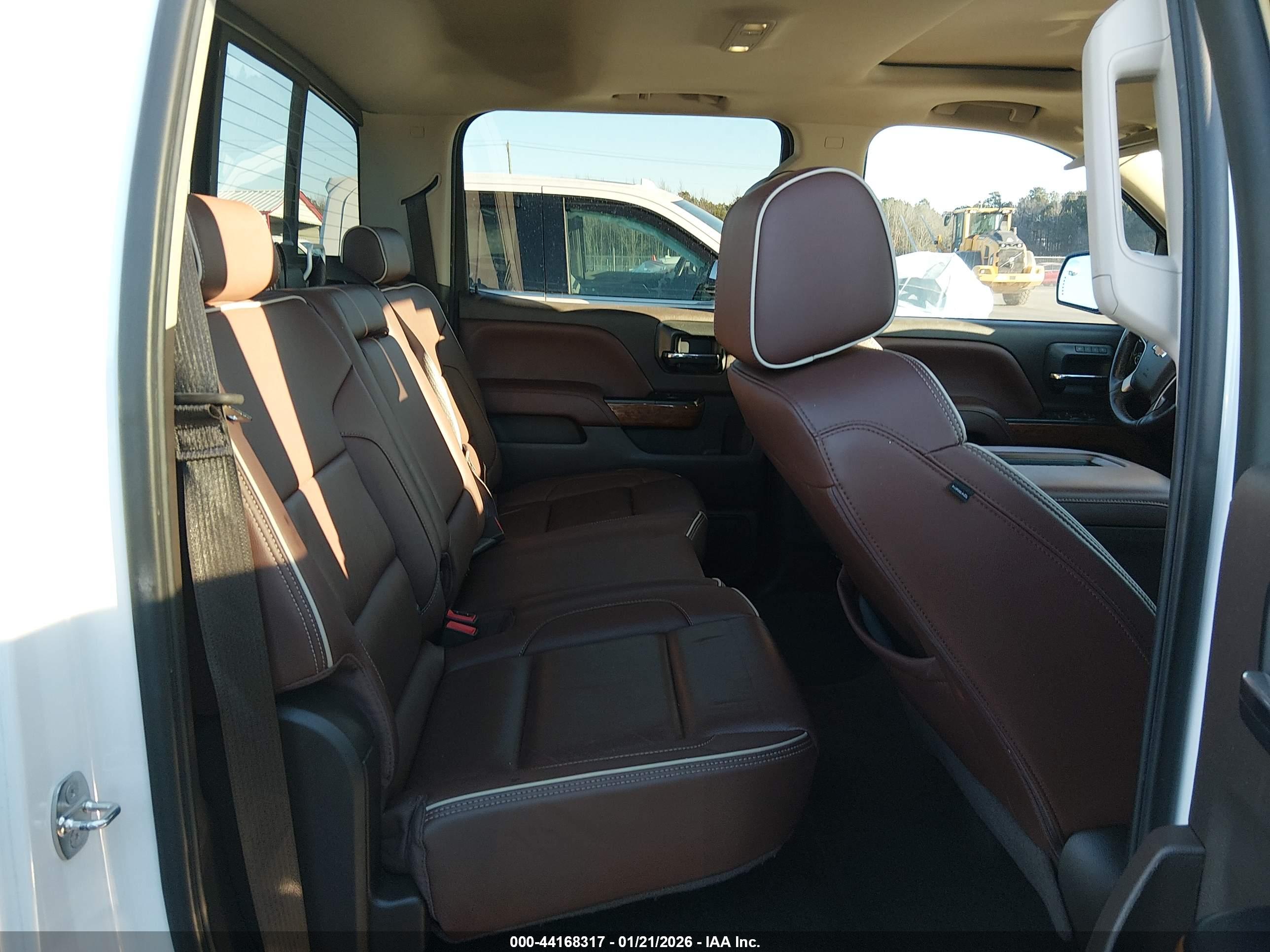 CHEVROLET SILVERADO image 8