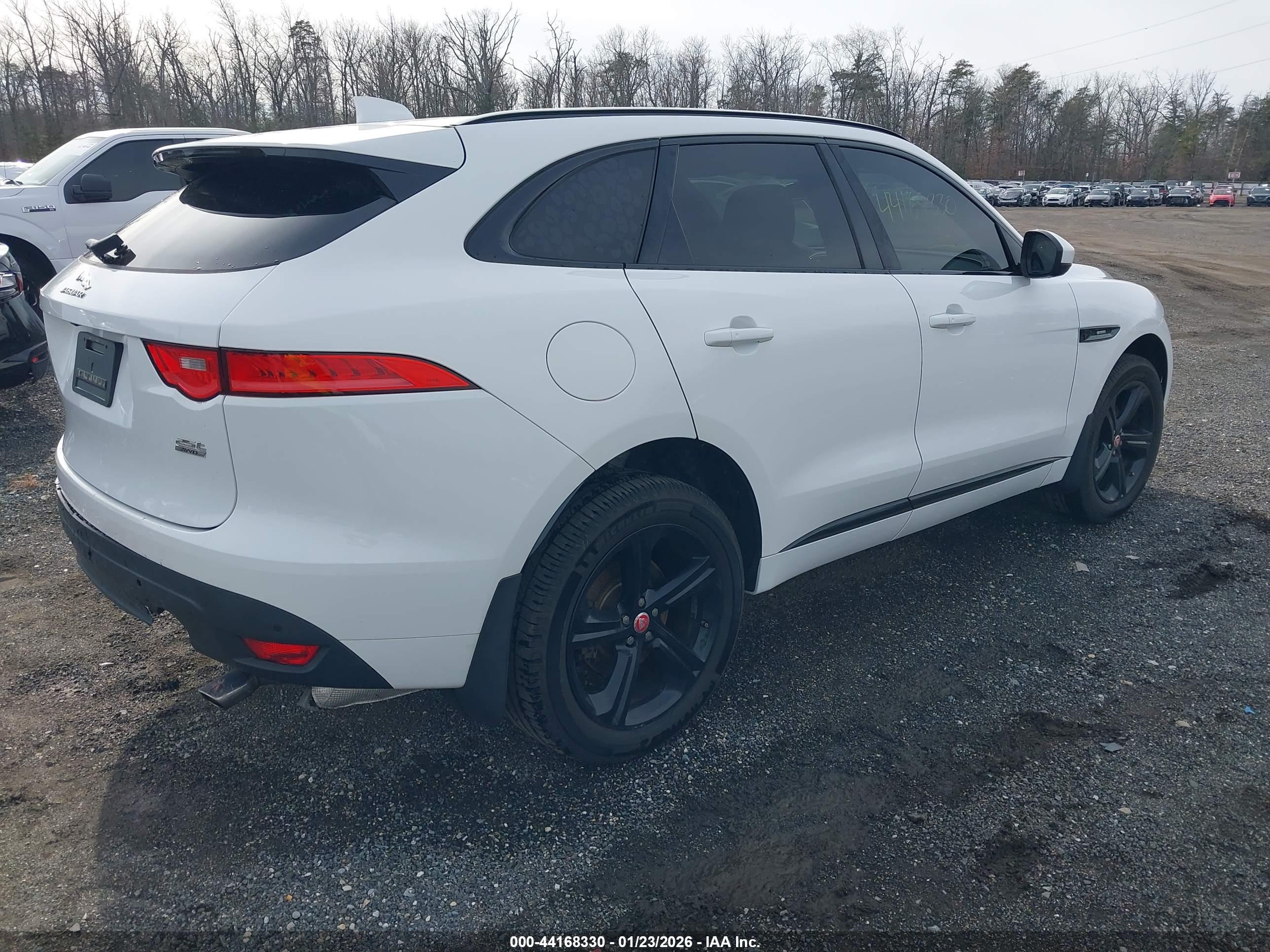 JAGUAR F-PACE image 4