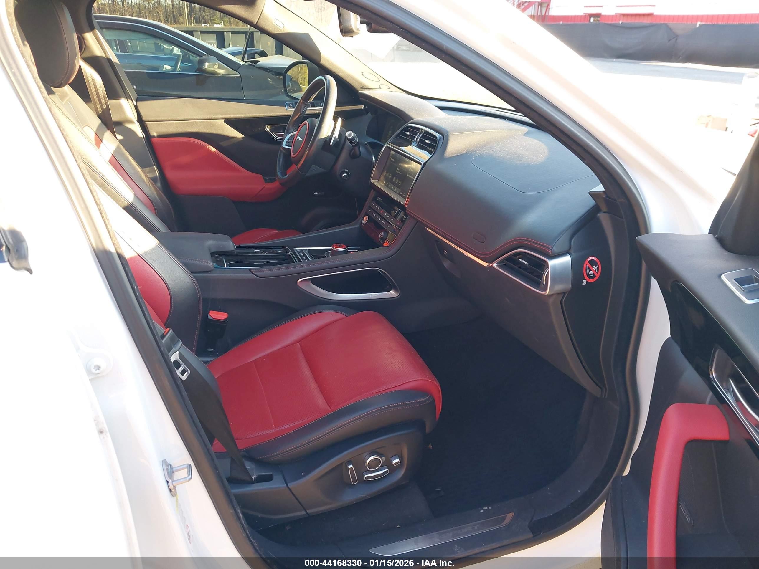 JAGUAR F-PACE image 5