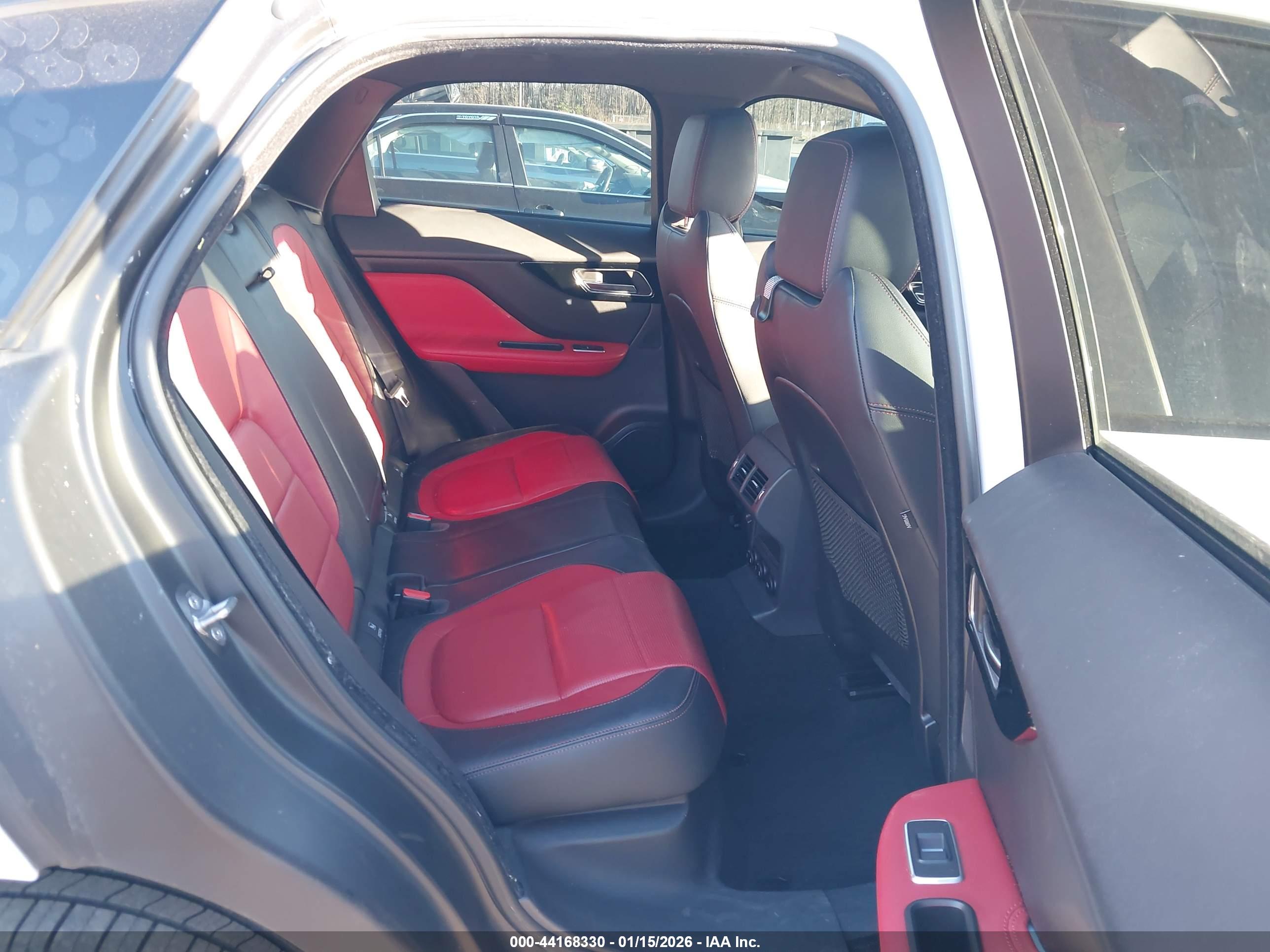 JAGUAR F-PACE image 8