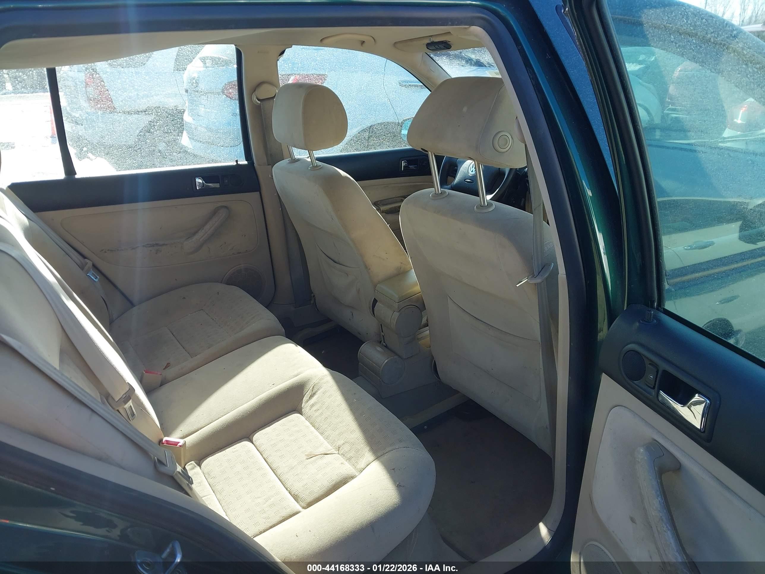 VOLKSWAGEN GOLF image 8
