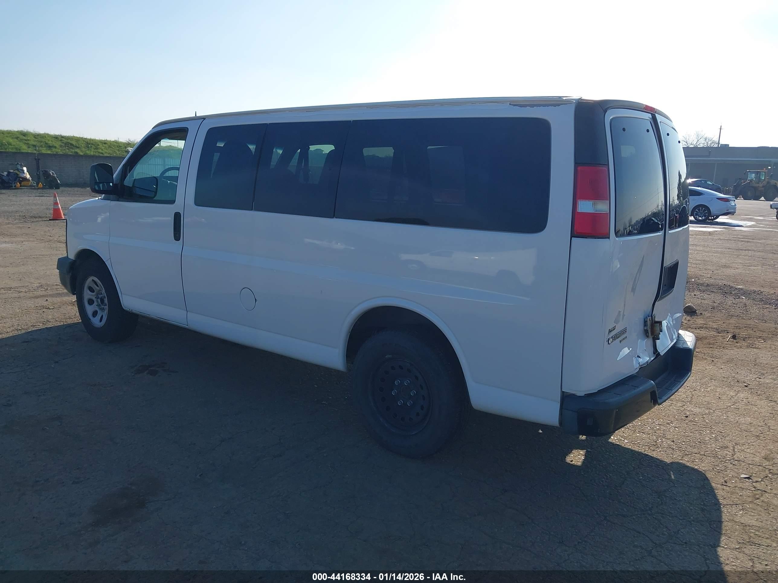 CHEVROLET EXPRESS image 3