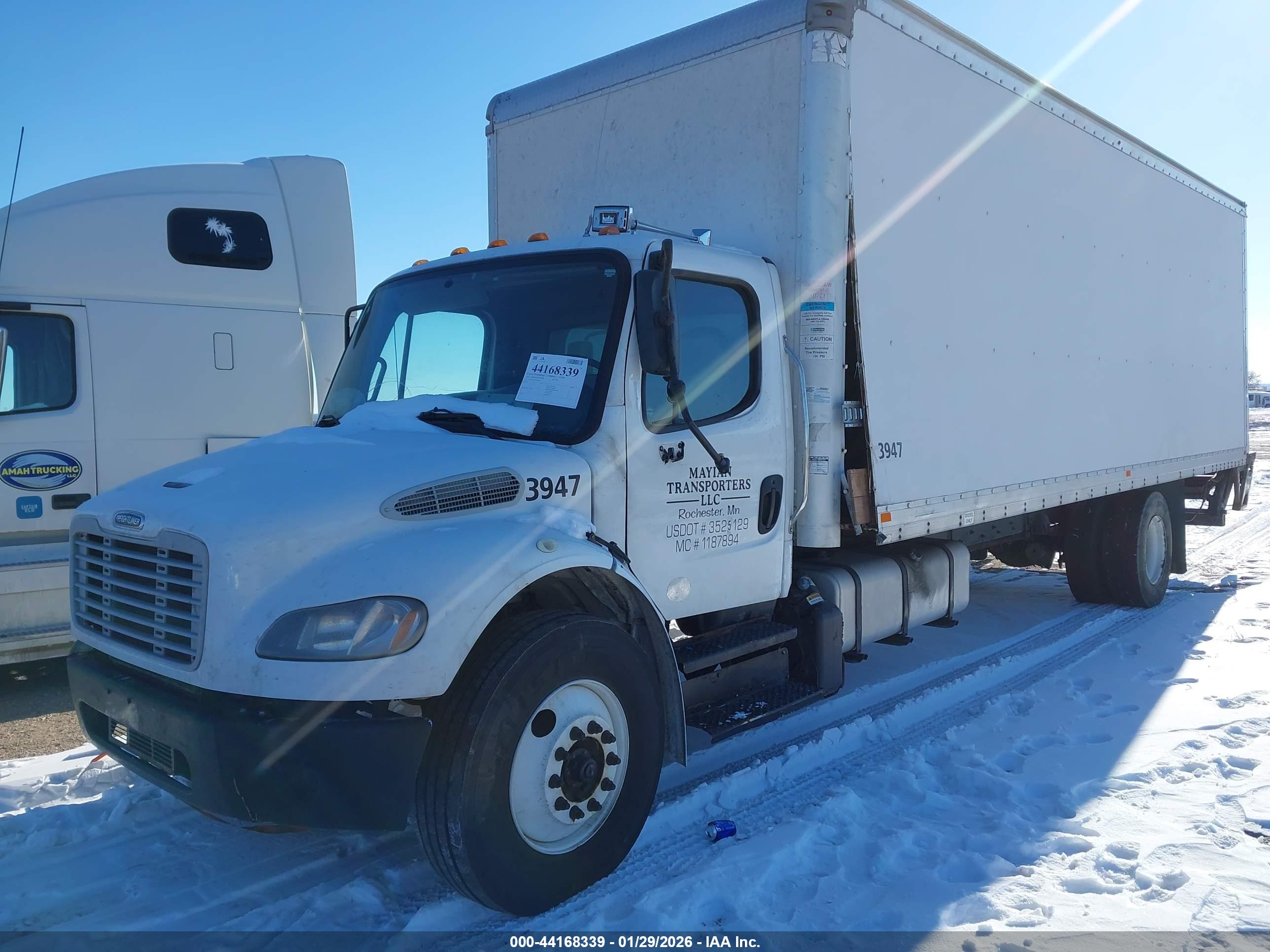 FREIGHTLINER M2 image 2