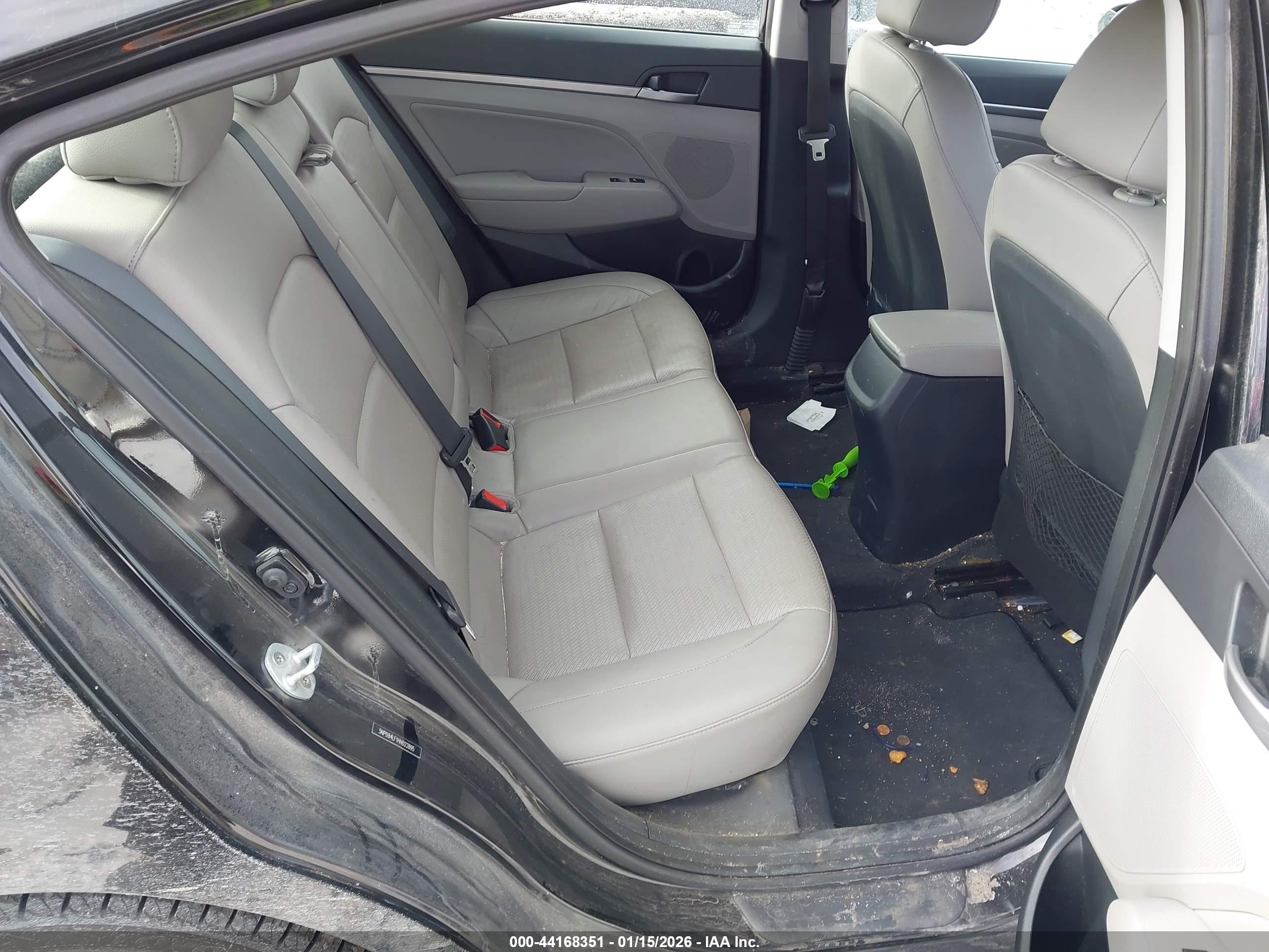 HYUNDAI ELANTRA image 8