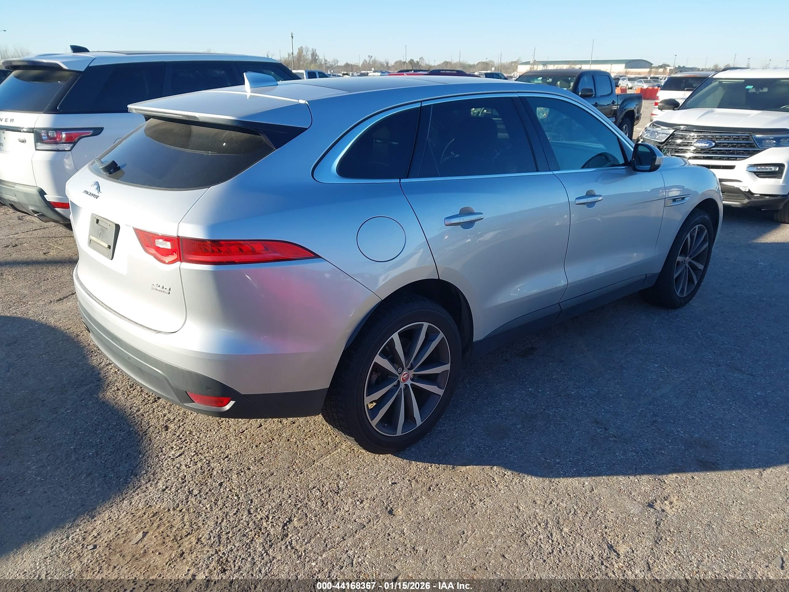 JAGUAR F-PACE image 4