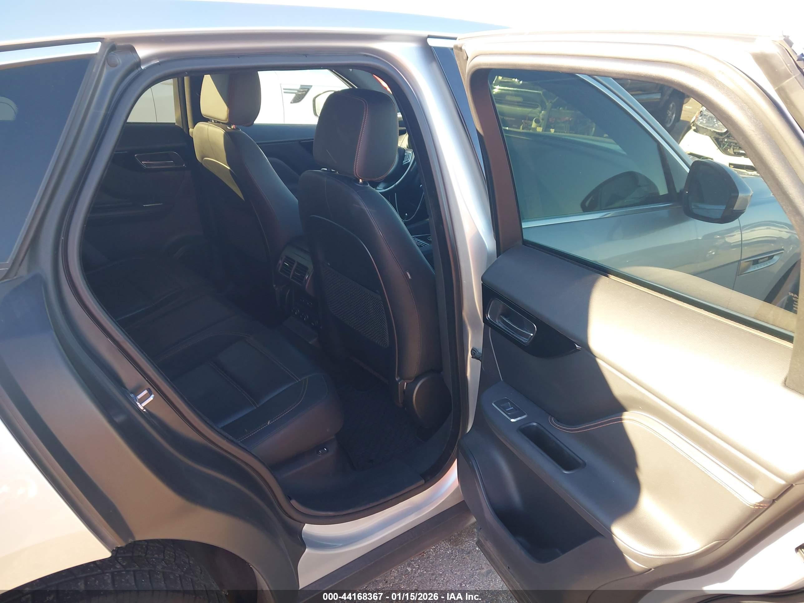 JAGUAR F-PACE image 8