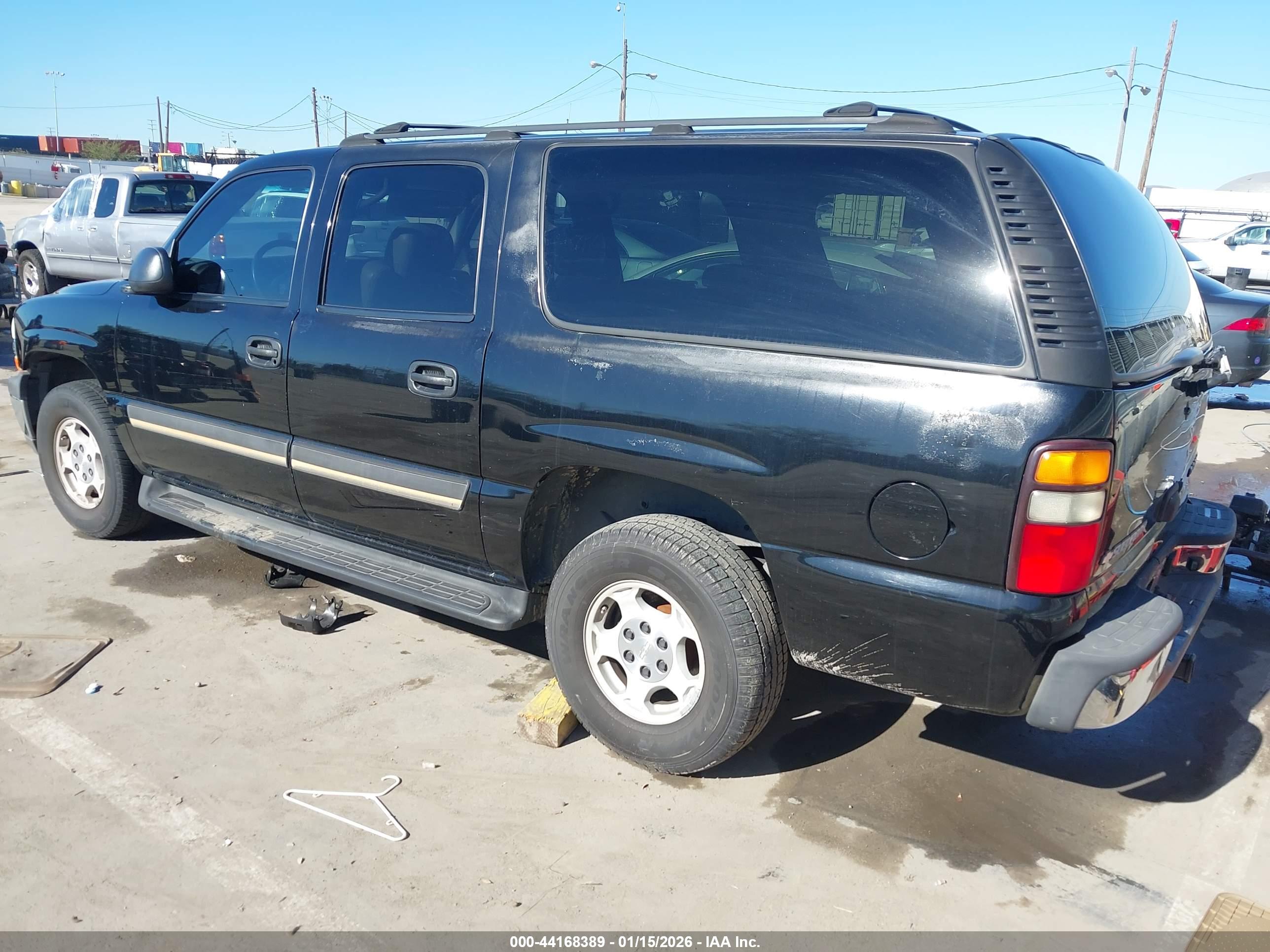 CHEVROLET SUBURBAN image 3