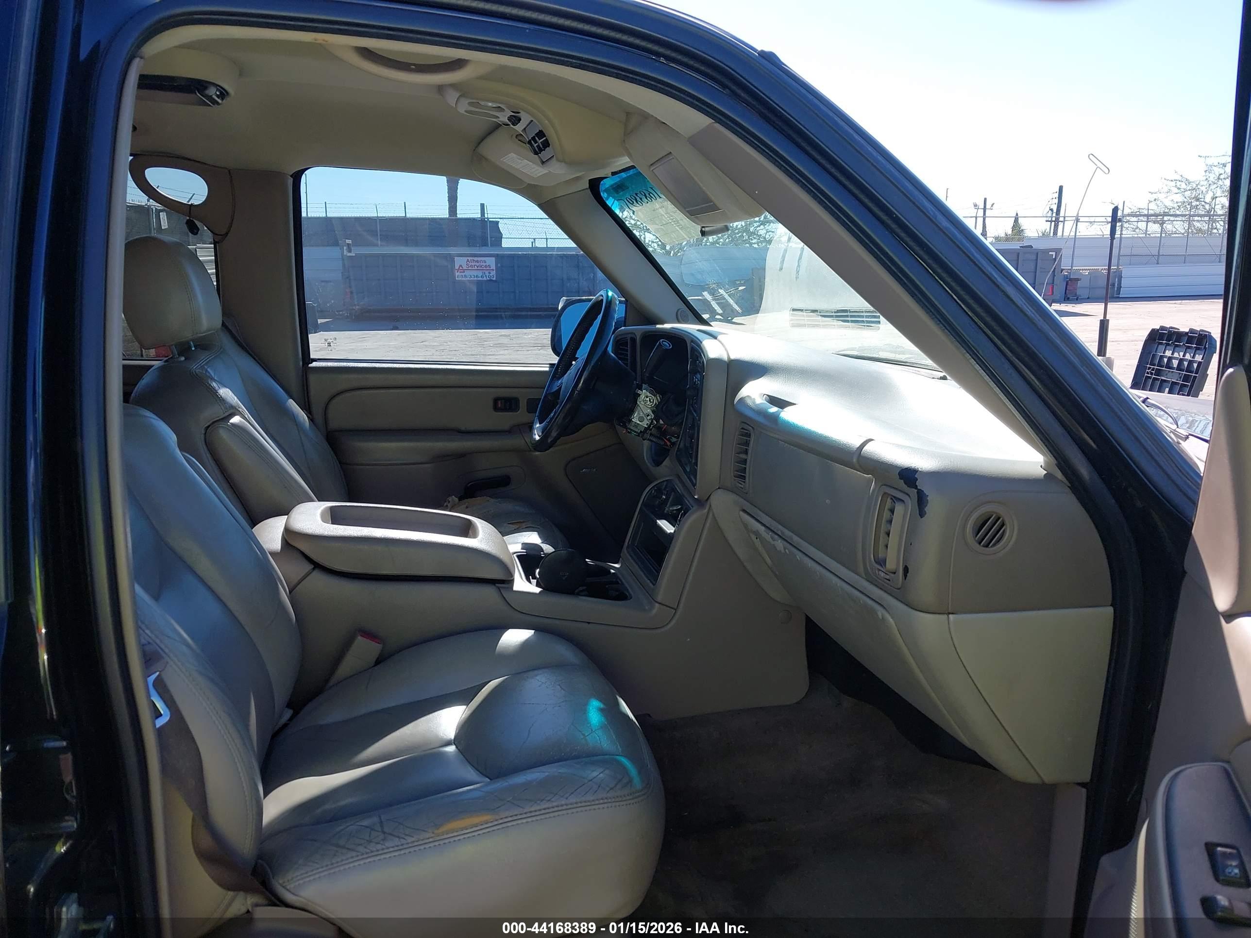 CHEVROLET SUBURBAN image 5
