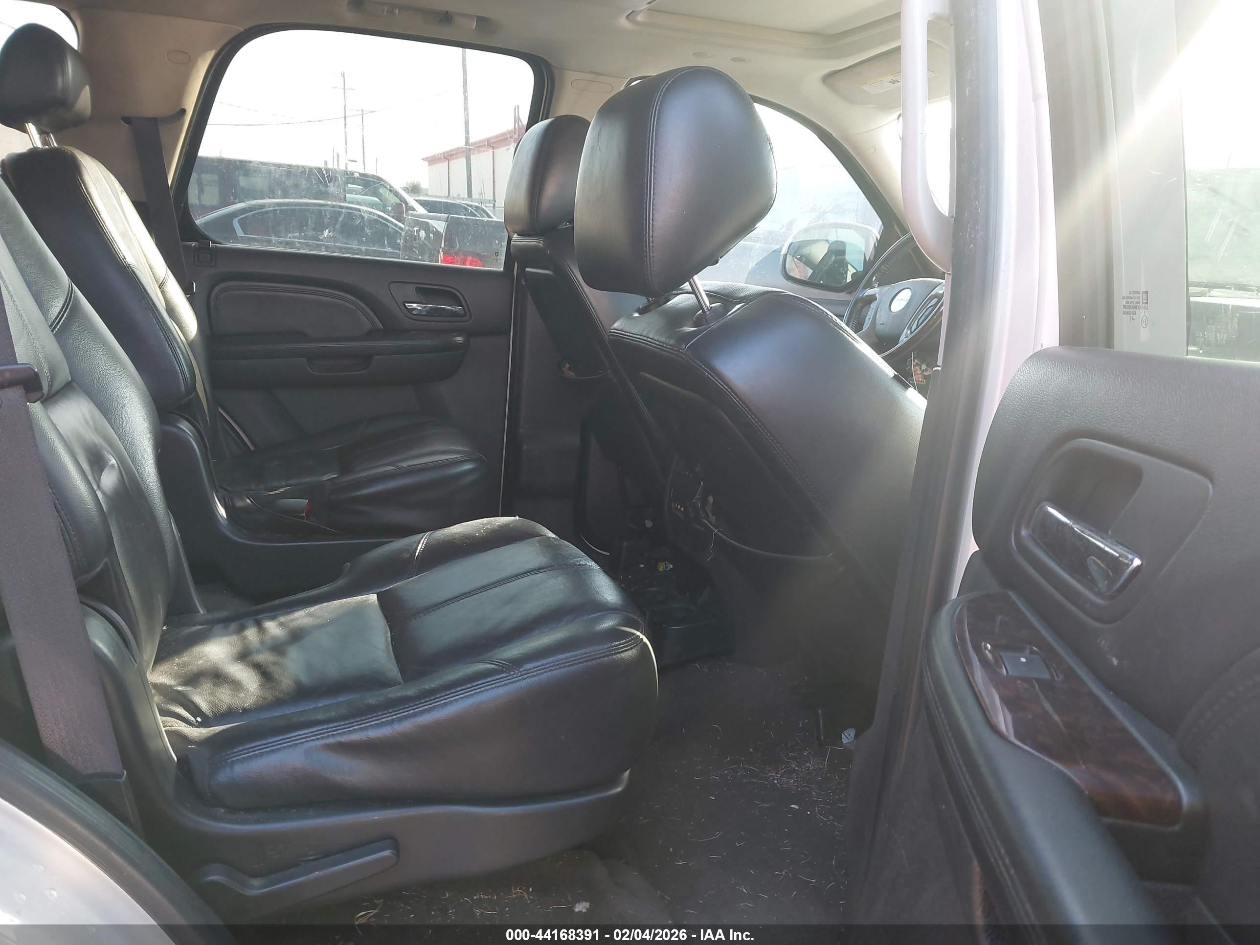 GMC YUKON image 8