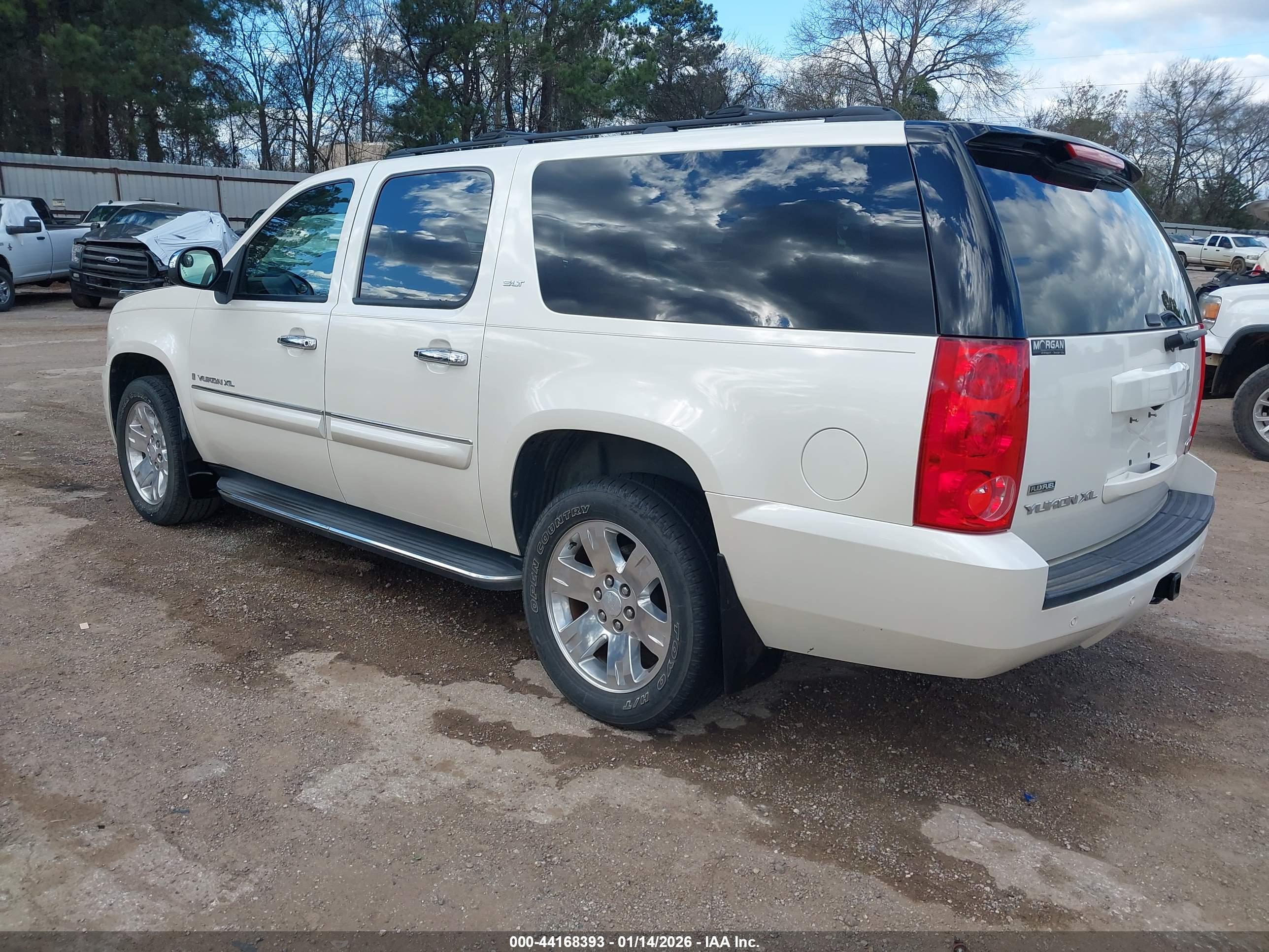 GMC YUKON image 3