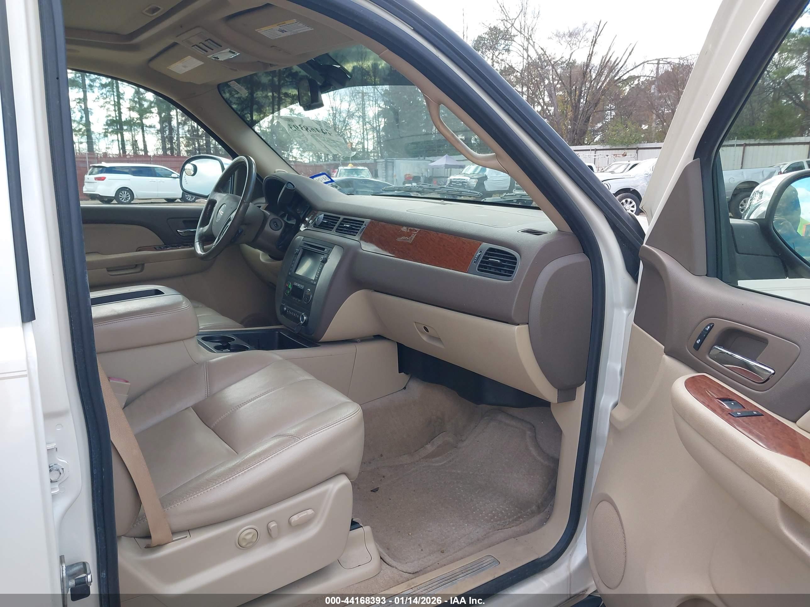 GMC YUKON image 5