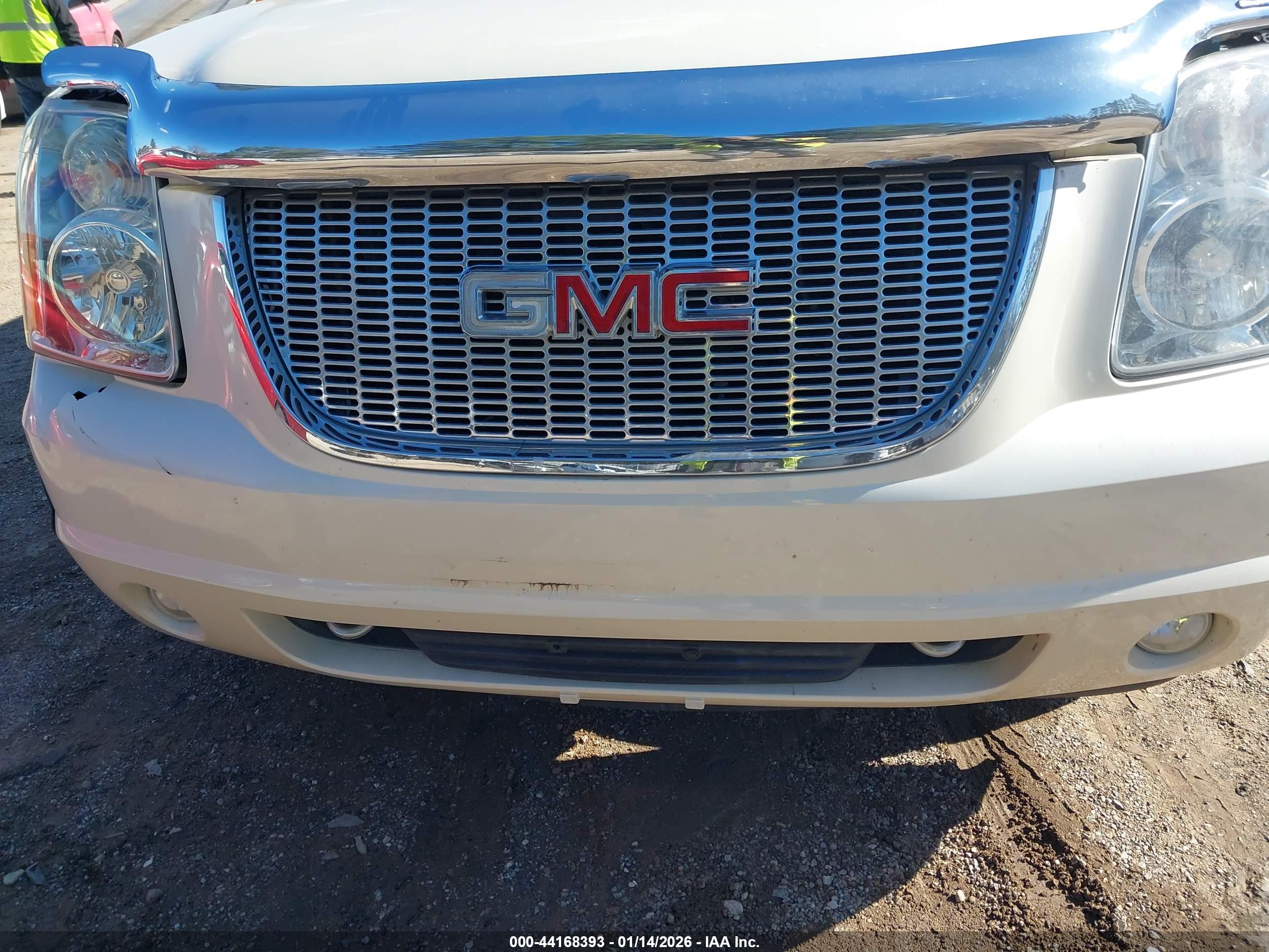 GMC YUKON image 6