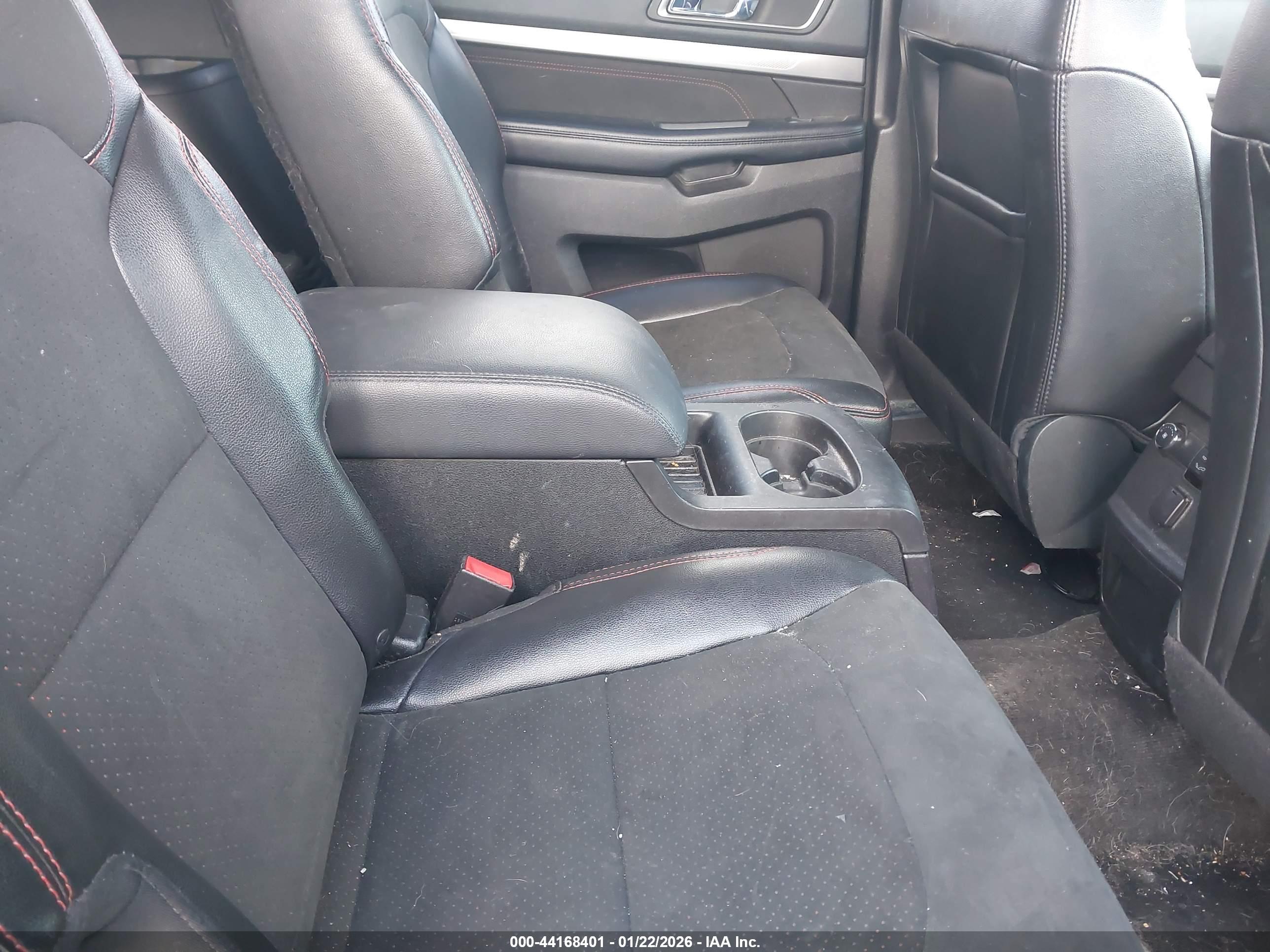 FORD EXPLORER image 8