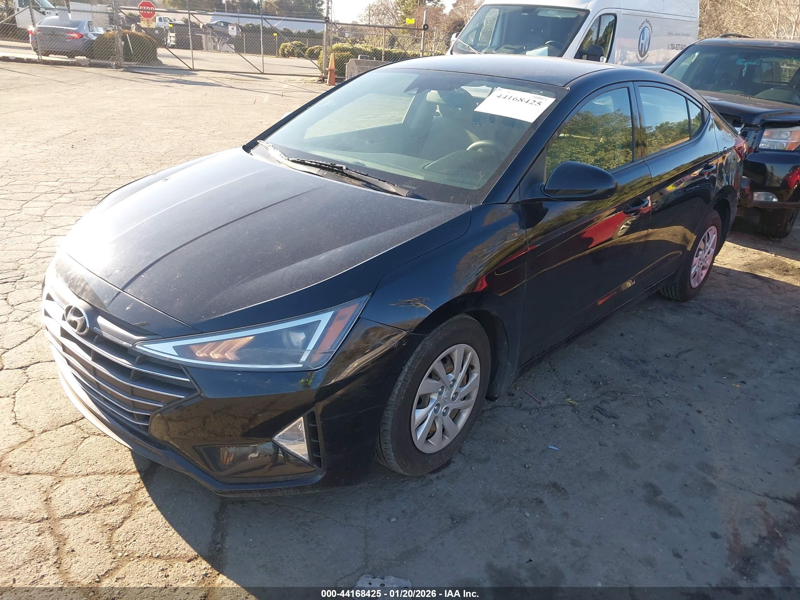 HYUNDAI ELANTRA image 2