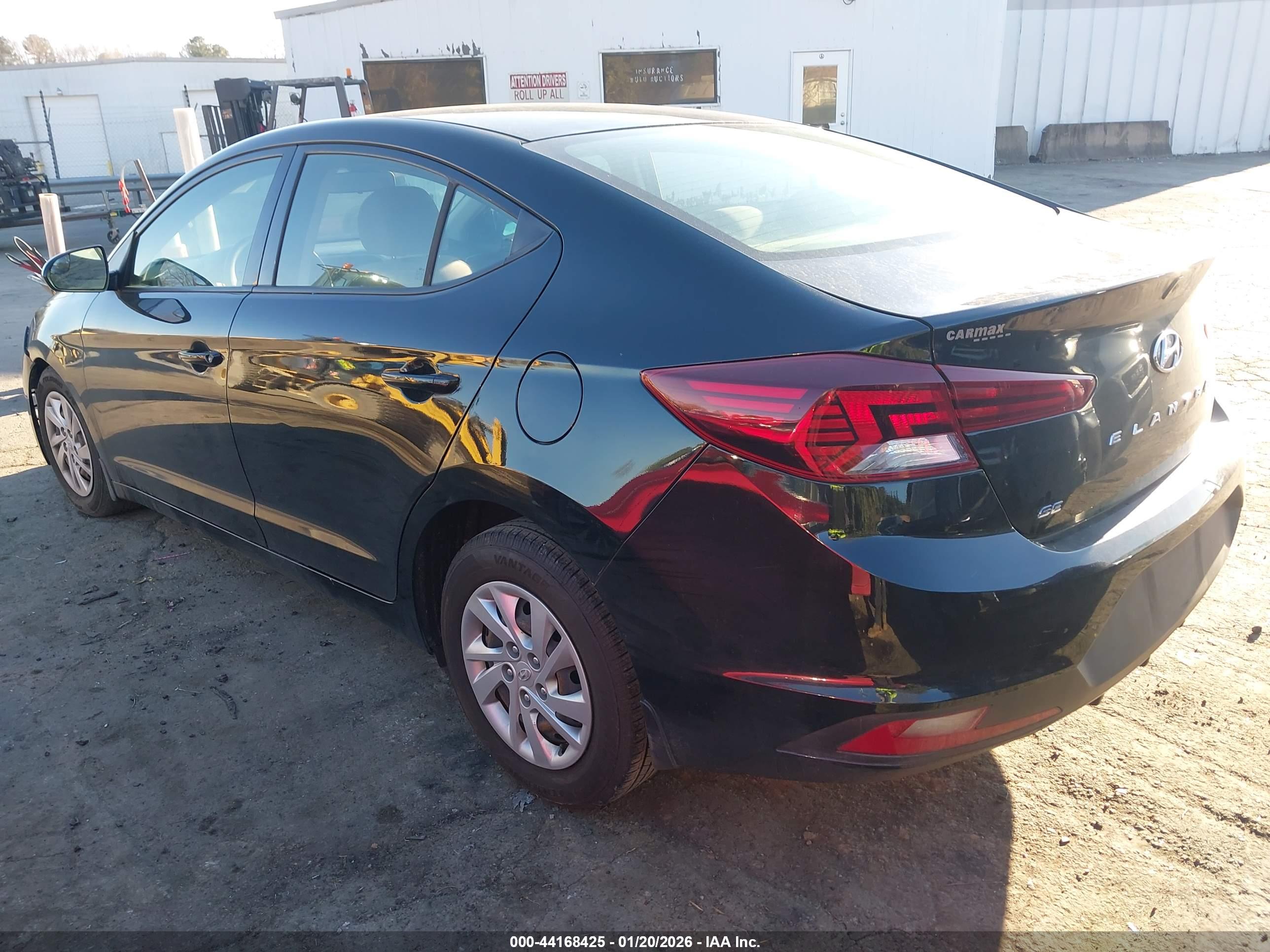 HYUNDAI ELANTRA image 3