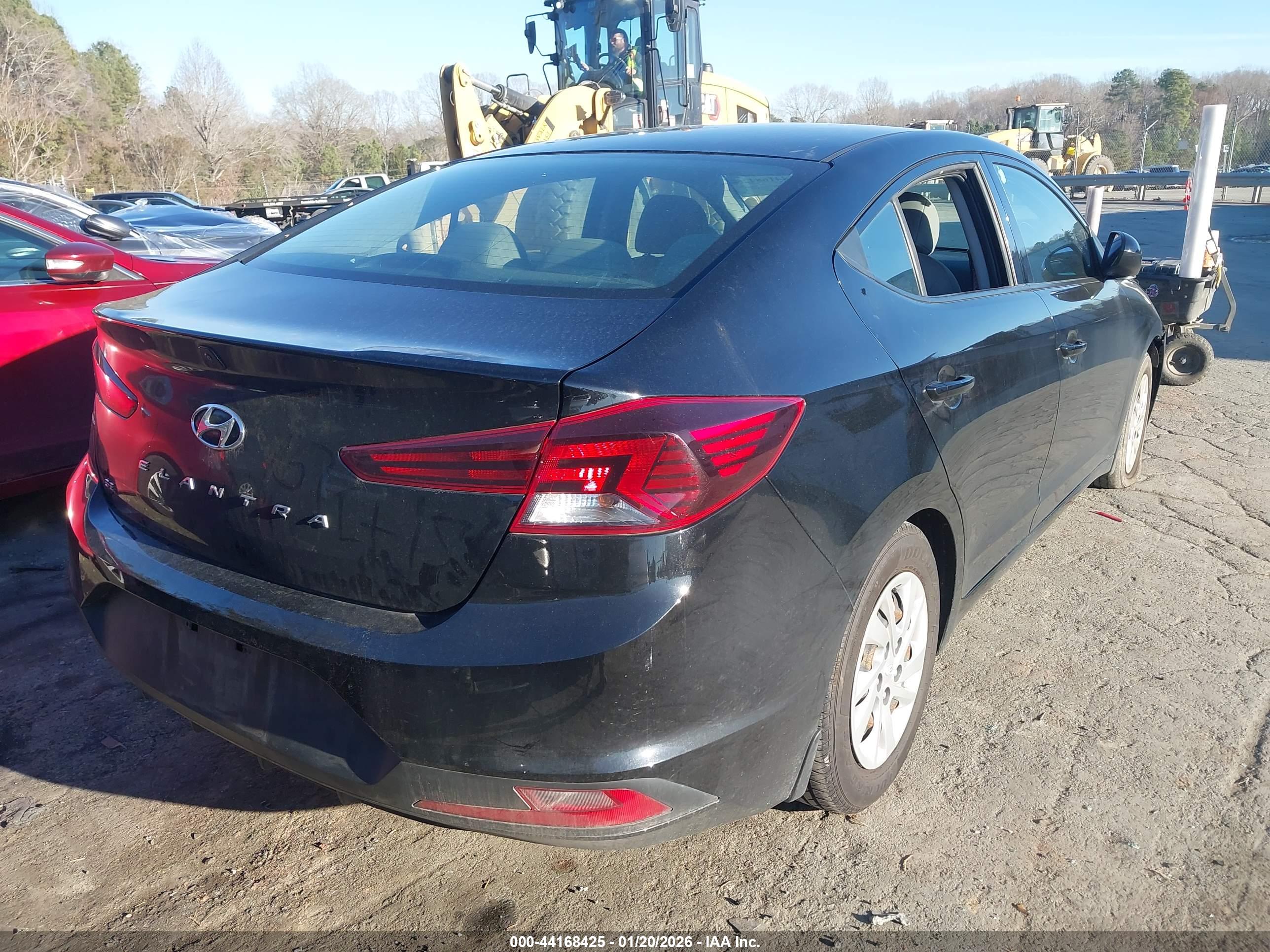HYUNDAI ELANTRA image 4