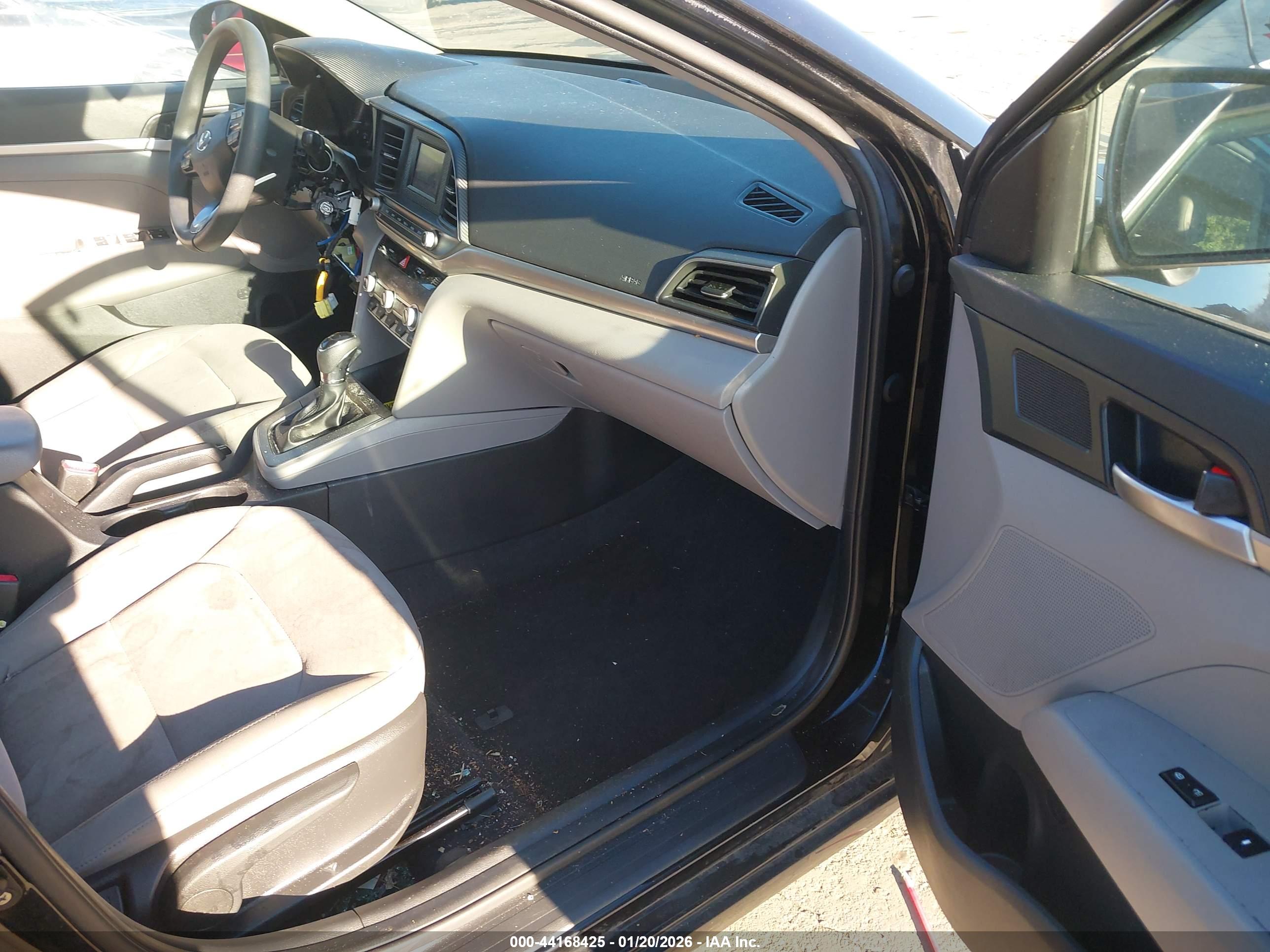HYUNDAI ELANTRA image 5