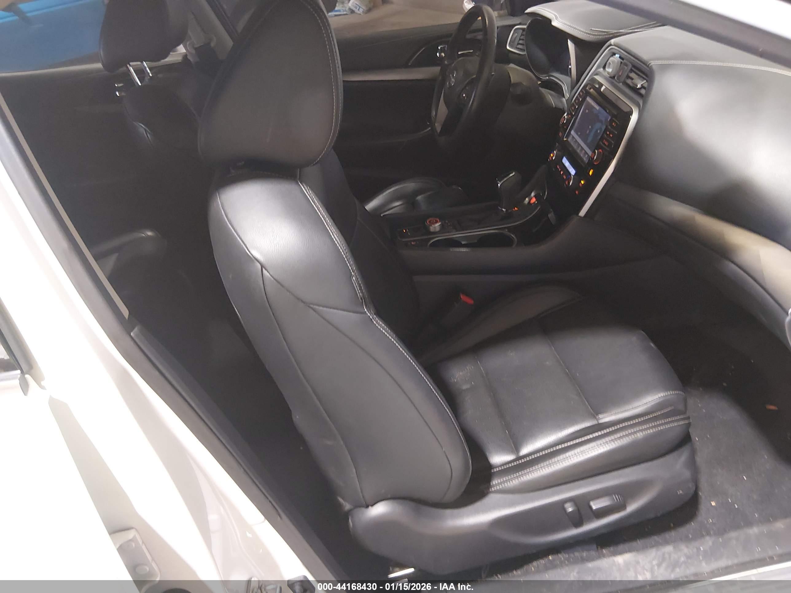 NISSAN MAXIMA image 5