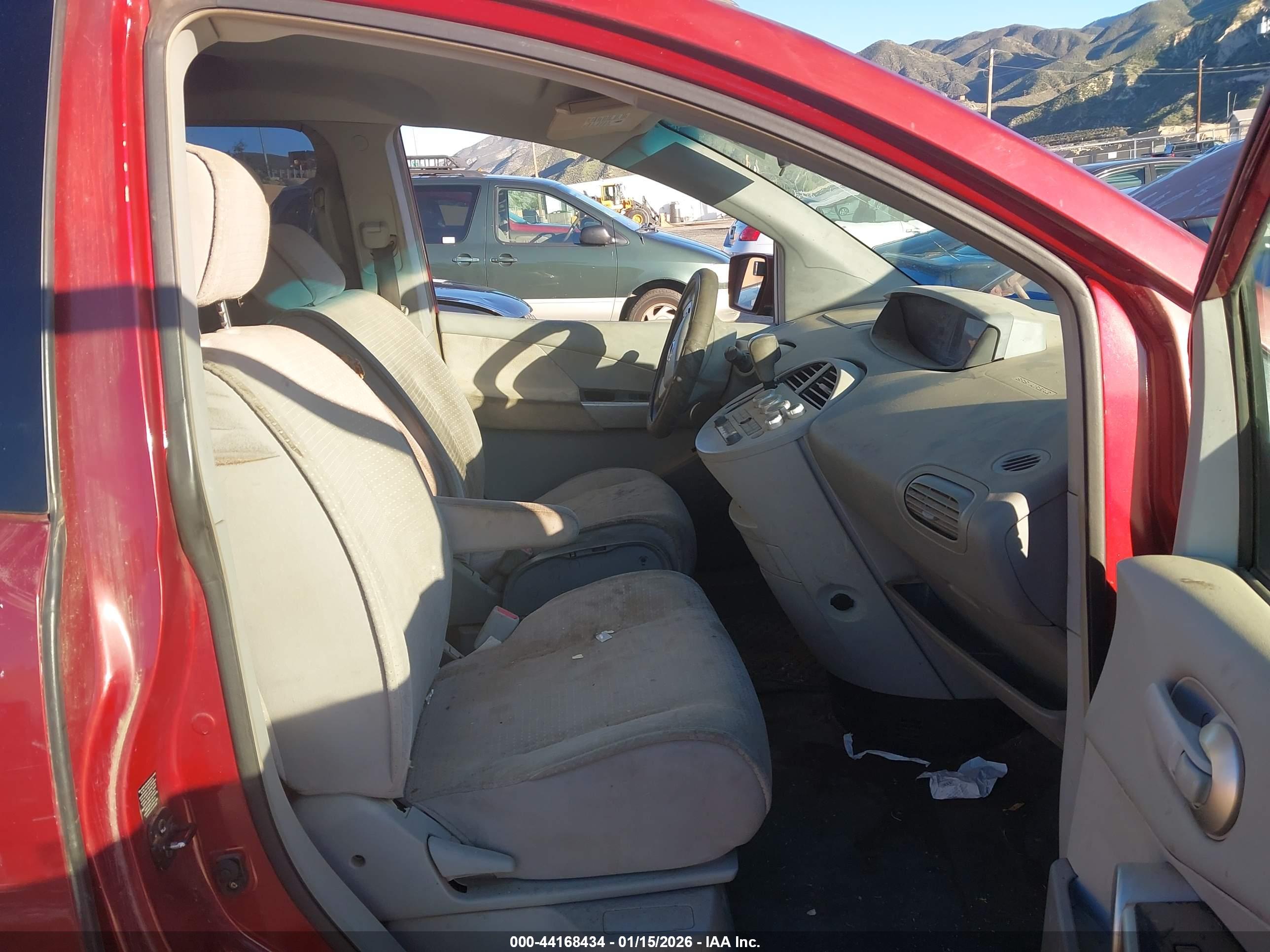 NISSAN QUEST image 5