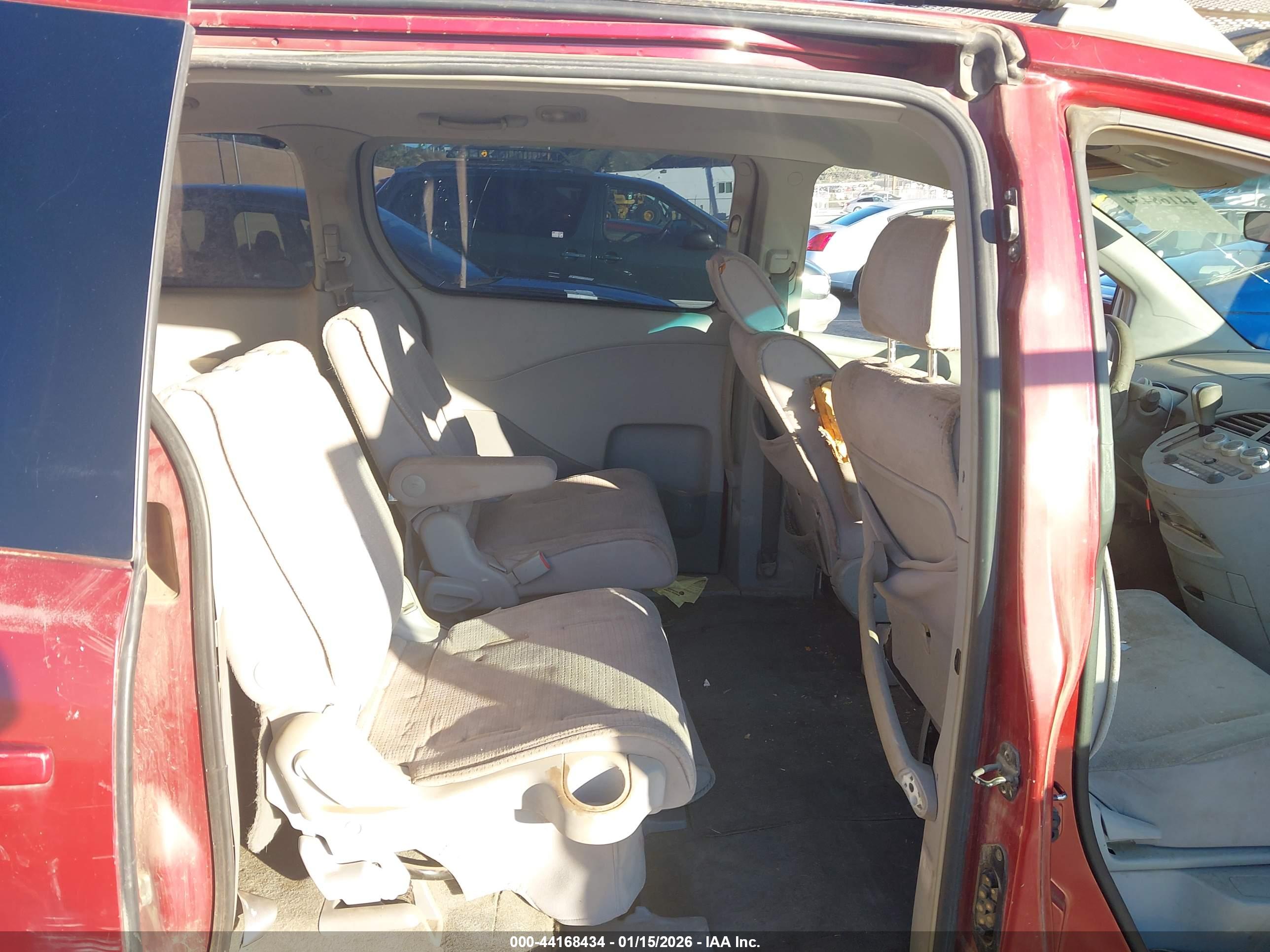 NISSAN QUEST image 8