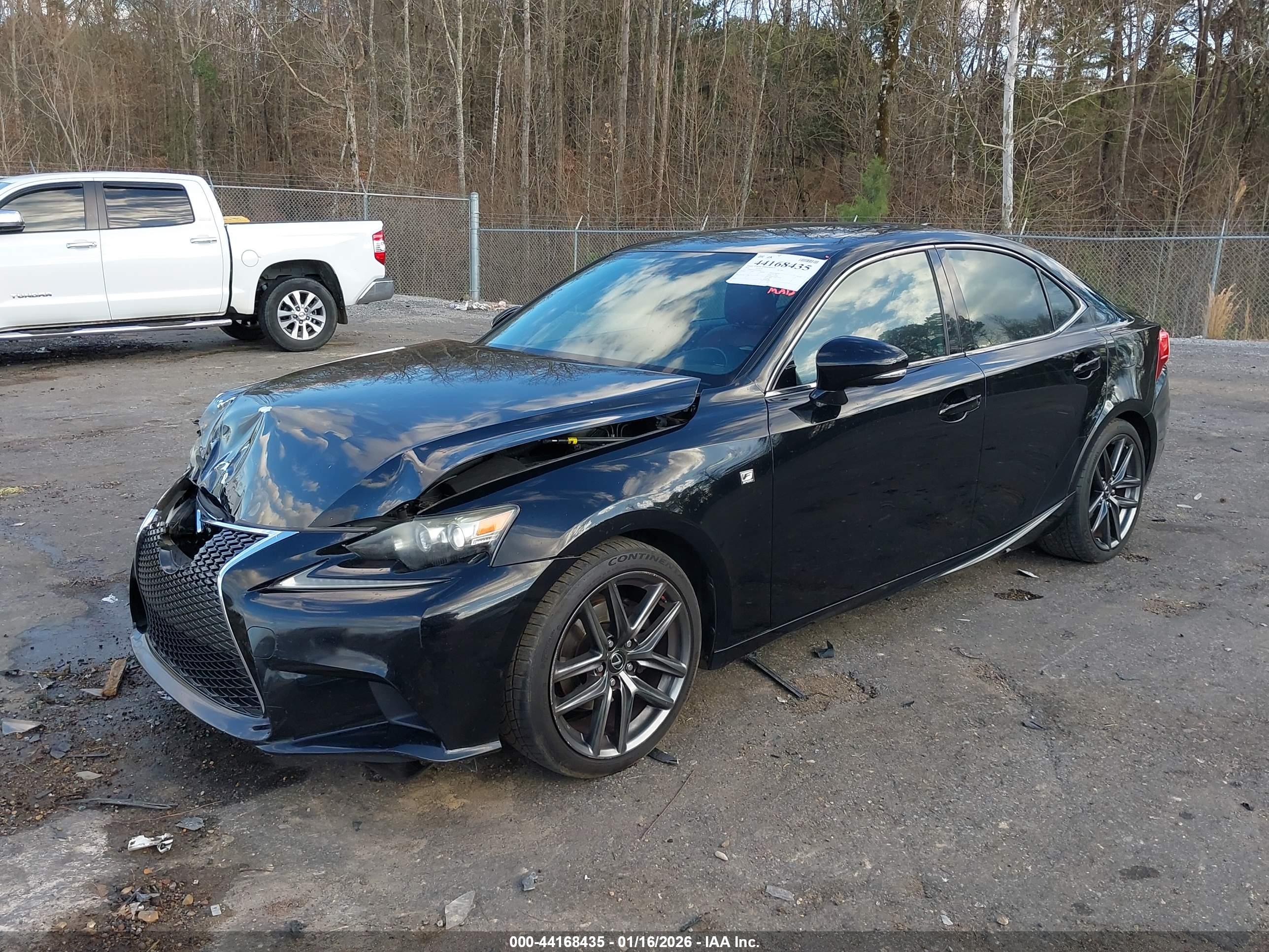 LEXUS IS image 2