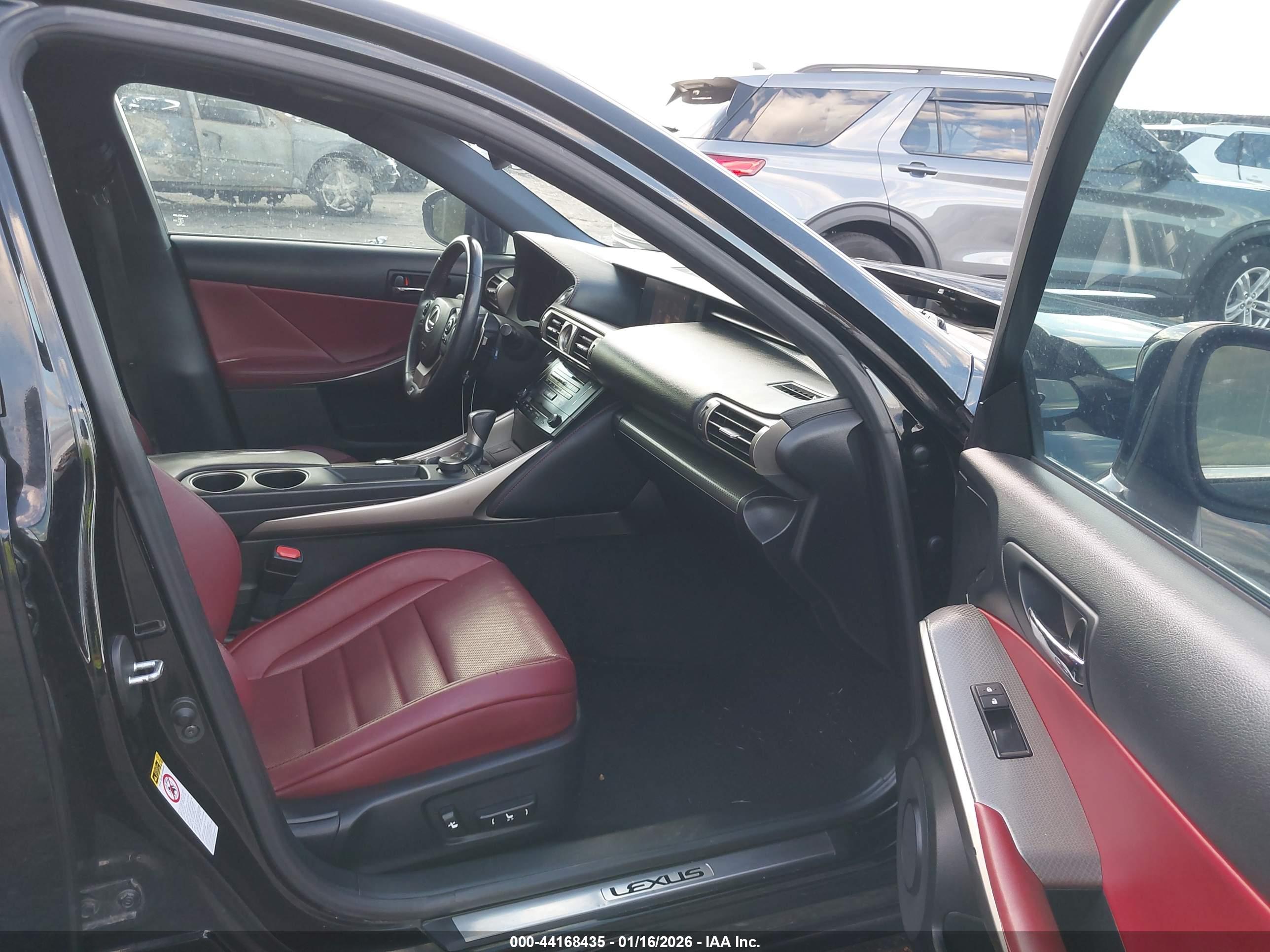 LEXUS IS image 5